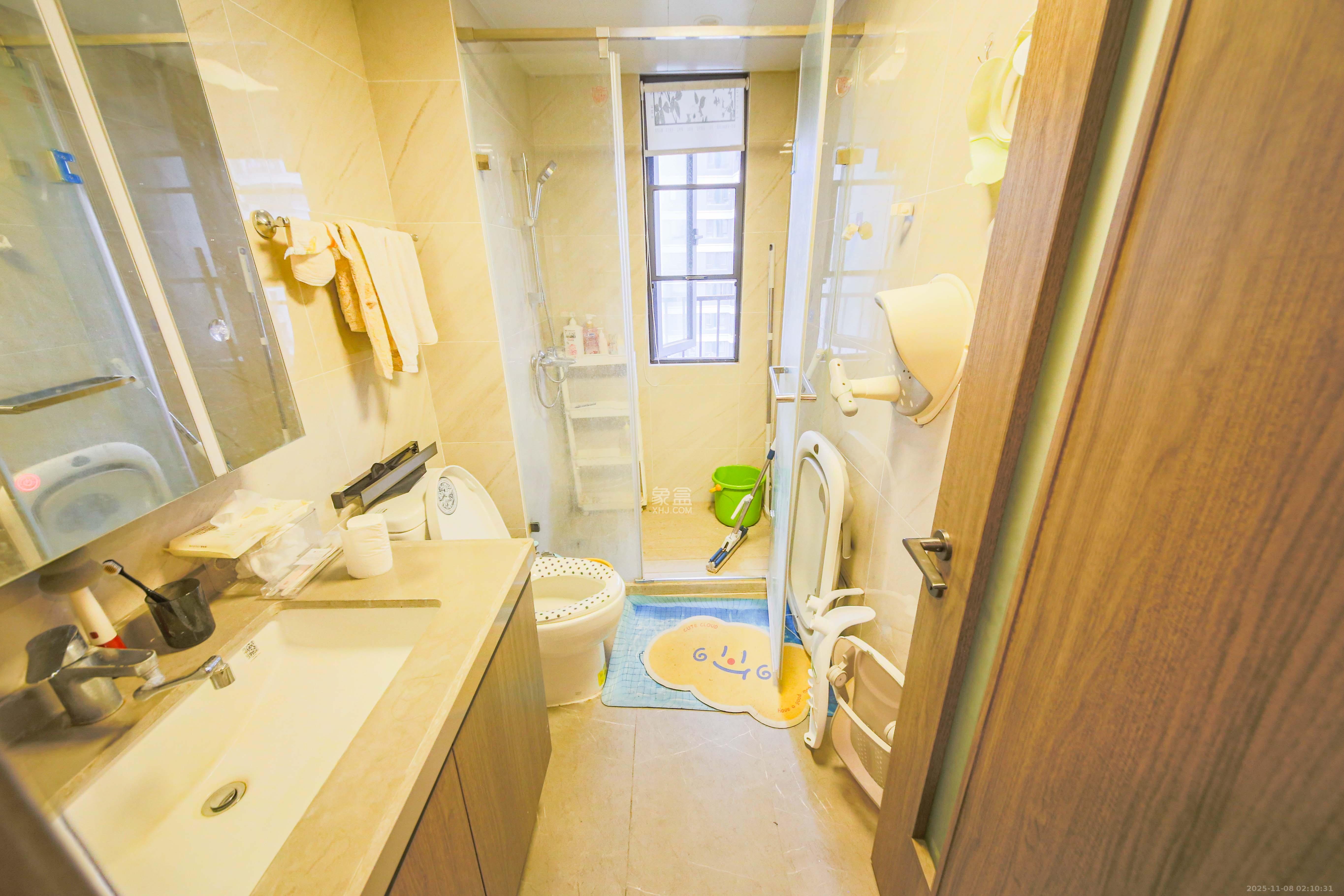 龙湖春江天曜一期 4室2厅2卫 220.0万 龙湖春江天曜一期 4室2厅2卫 220.0万卫生间