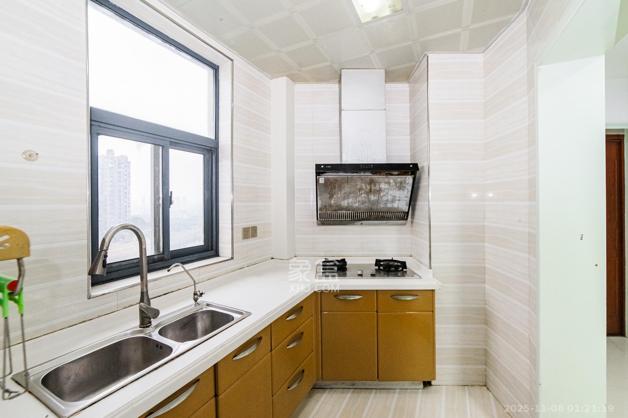 湘江世纪城瑞江苑 3室2厅2卫 78.0万 湘江世纪城瑞江苑 3室2厅2卫 78.0万厨房