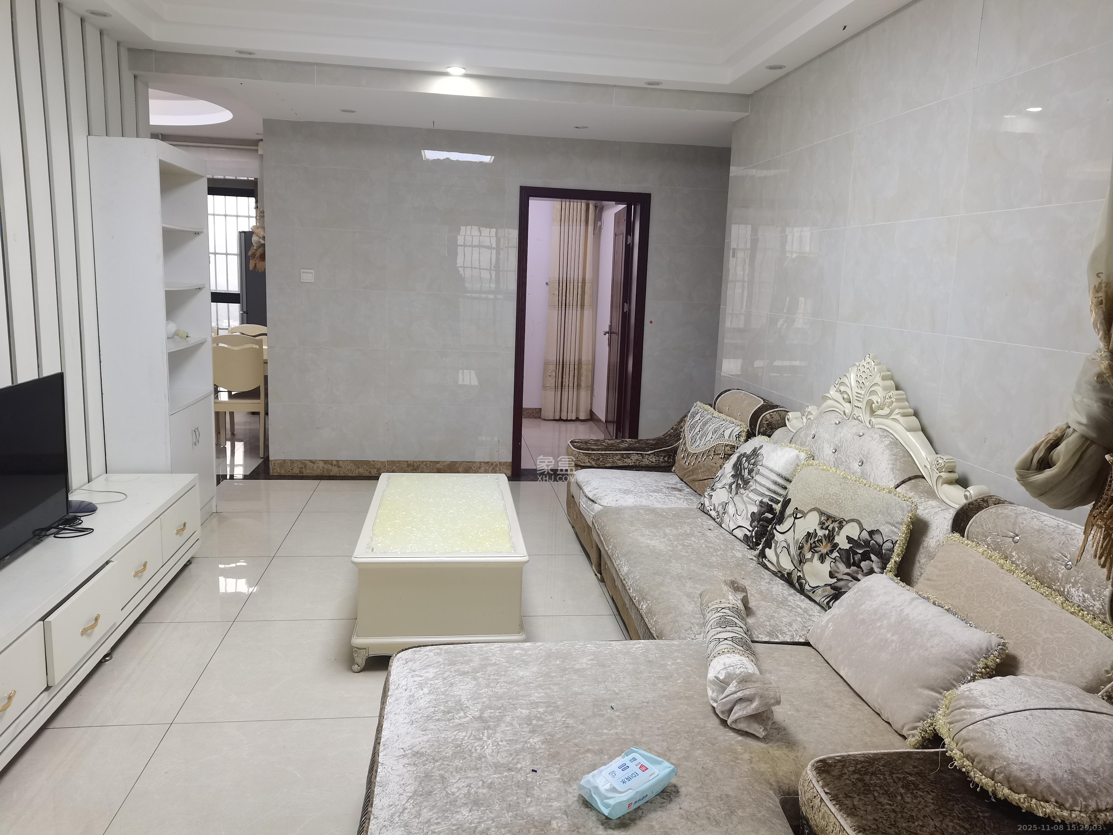 天麓尚层 3室2厅2卫 2300.0元/月 天麓尚层 3室2厅2卫 2300.0元/月室内图