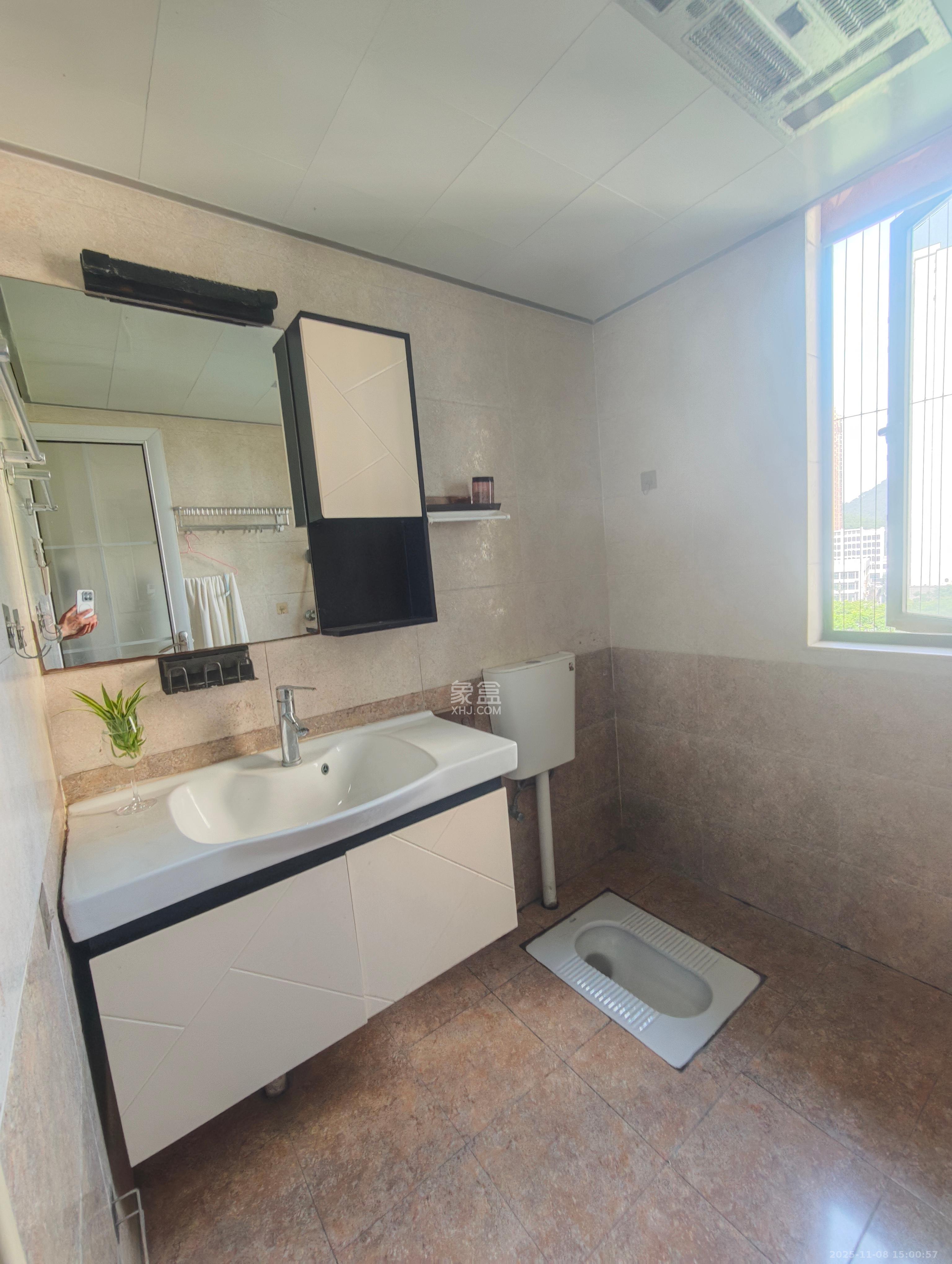 卓越蔚蓝海岸三期  2室2厅1卫    2100.0元/月室内图