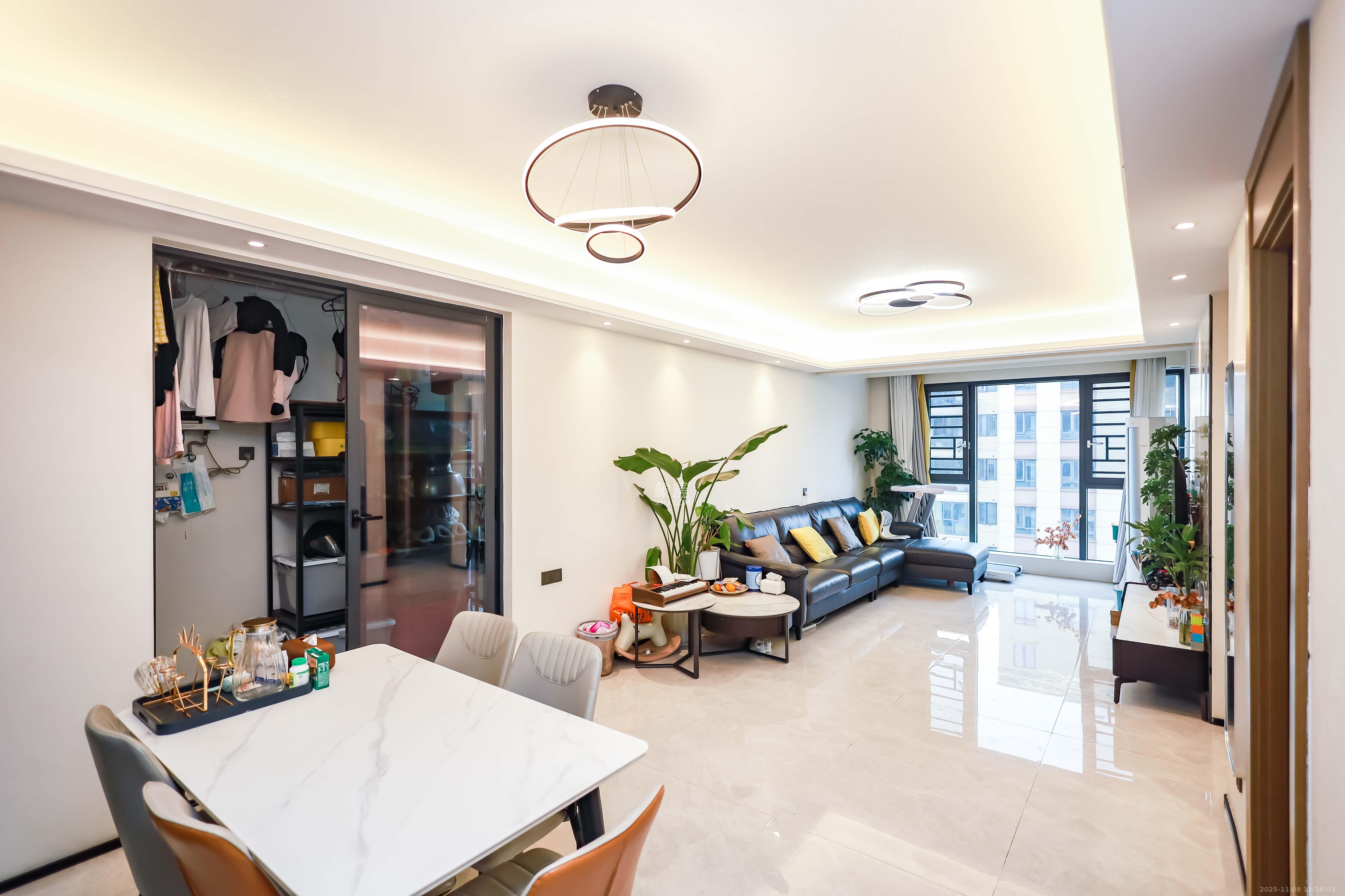 长房云西府一期 3室2厅1卫 98.8万 长房云西府一期 3室2厅1卫 98.8万客厅