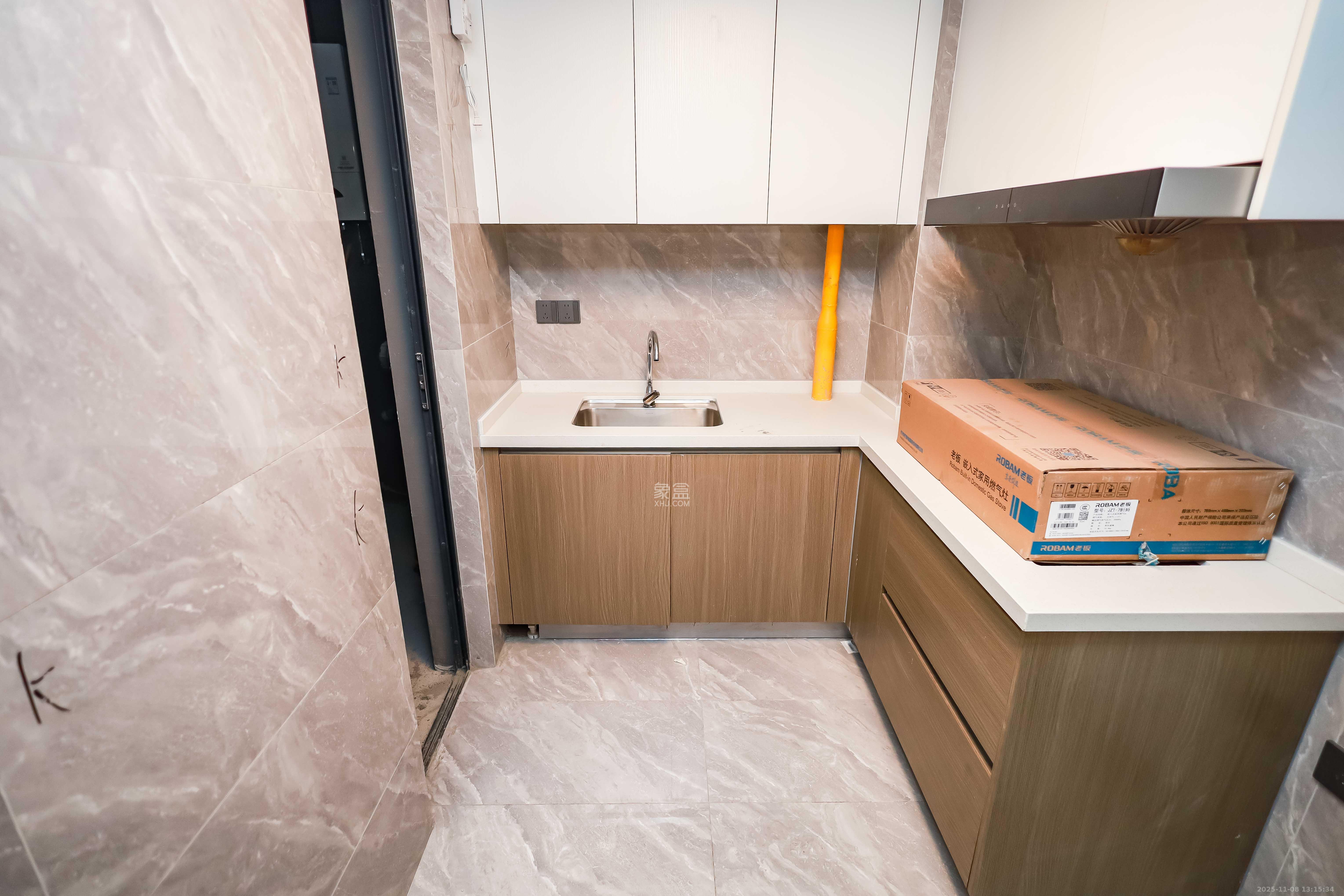 百世云境  3室2厅2卫    89.0万厨房