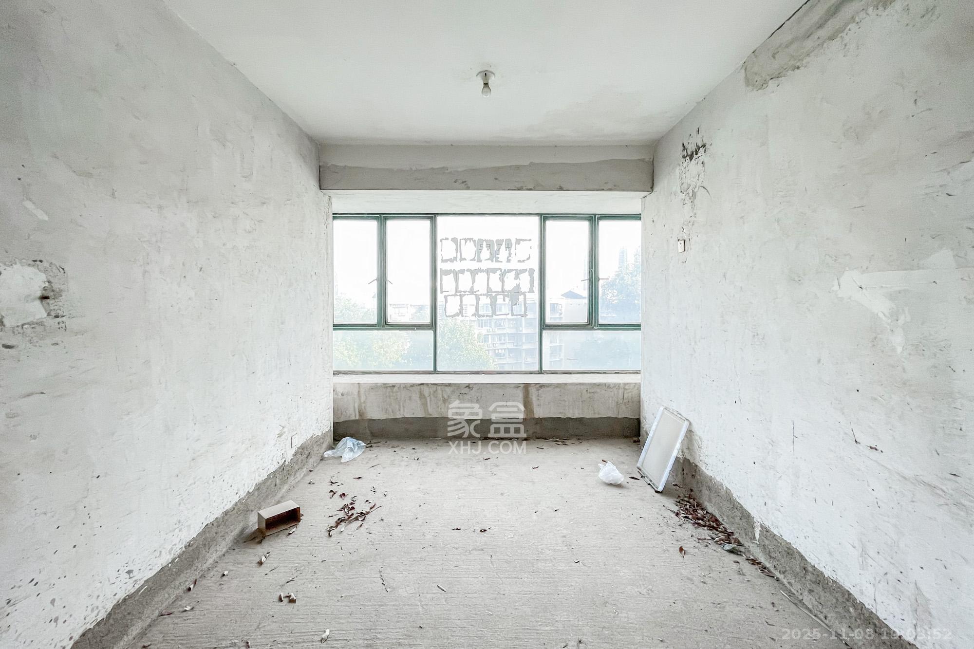 金色山庄 4室2厅2卫 150.0万 金色山庄 4室2厅2卫 150.0万卧室