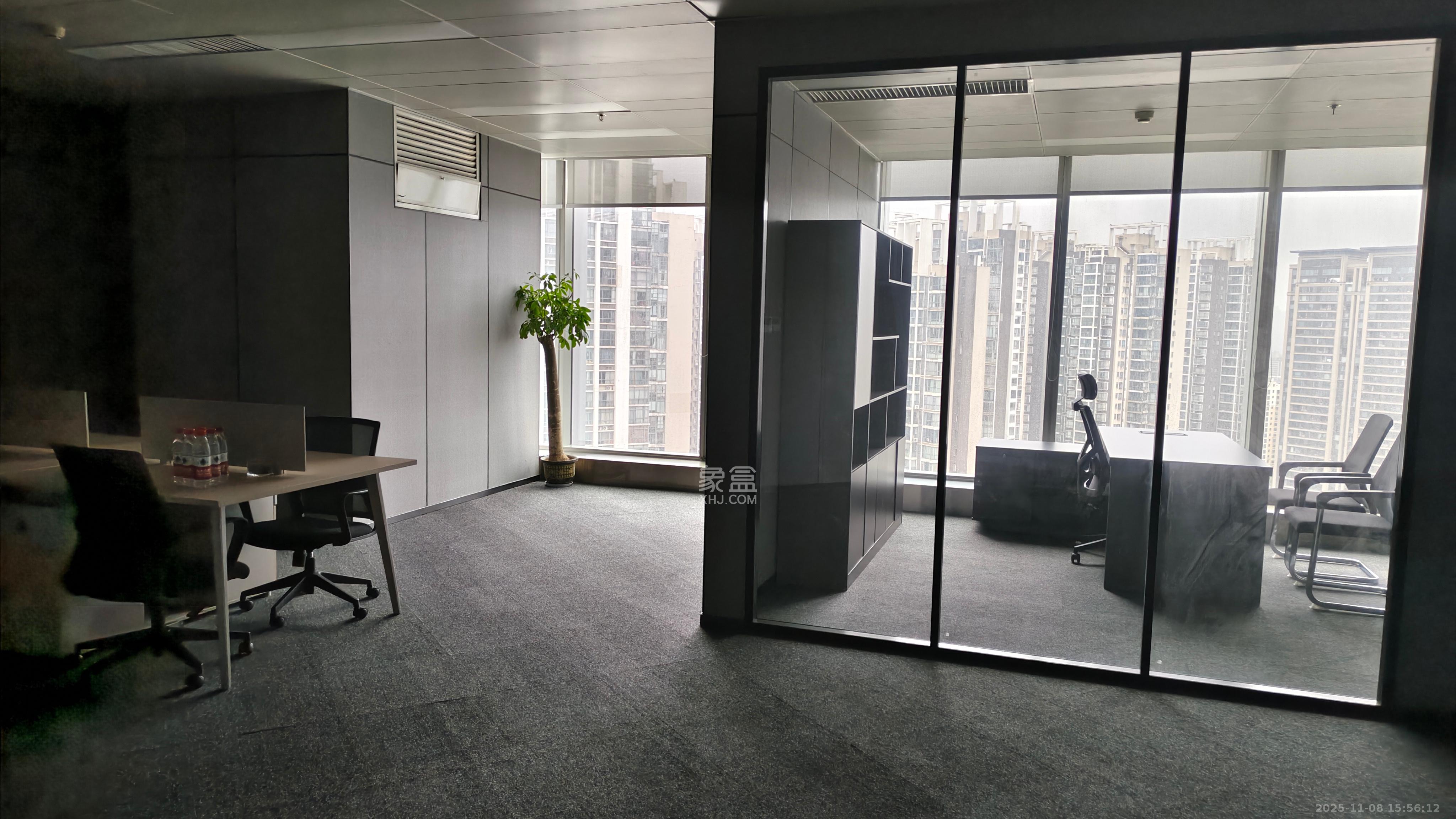 万博汇   180.7㎡      11000.0元/月