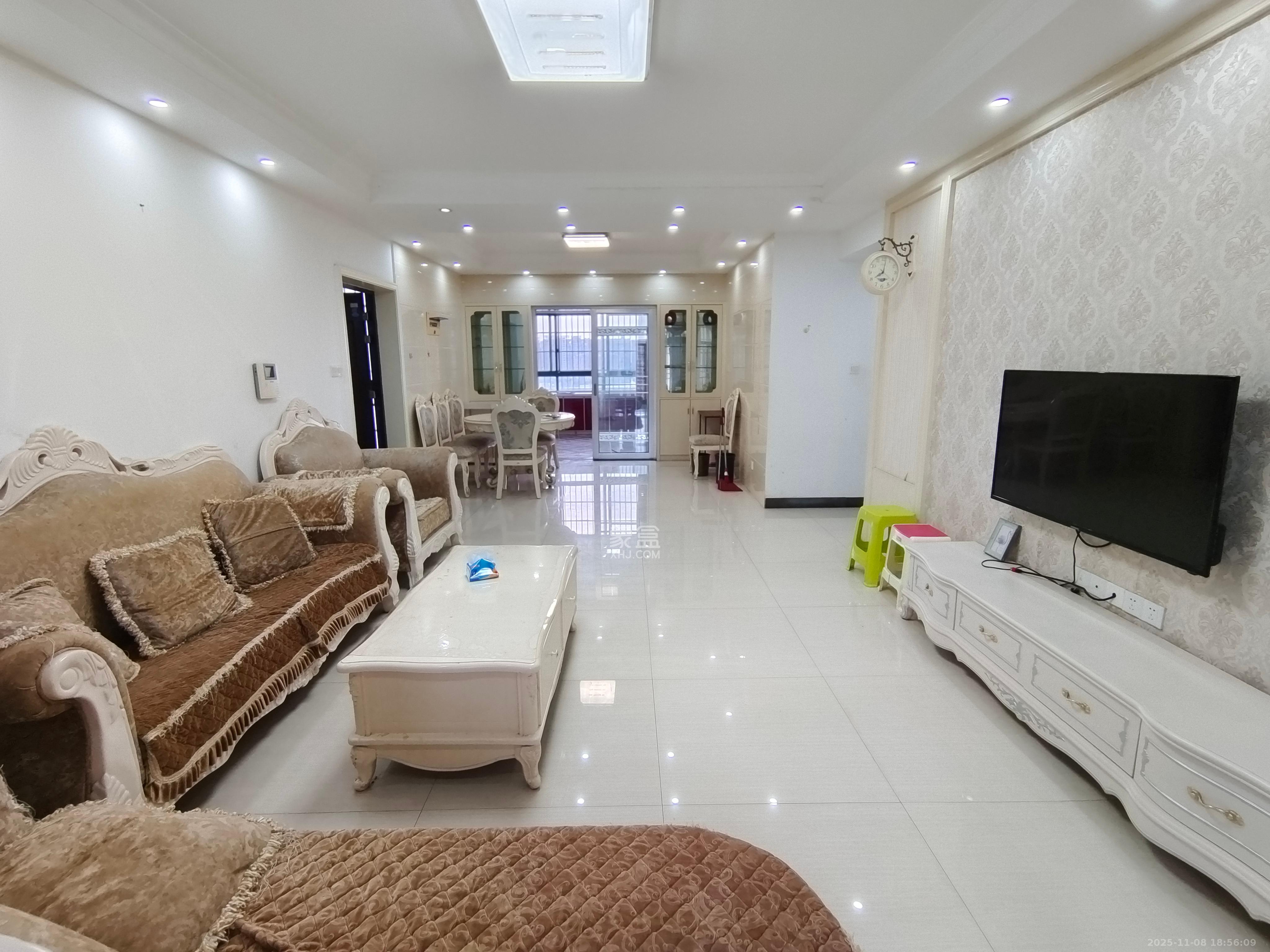 绿洲花园  4室2厅2卫    3800.0元/月室内图