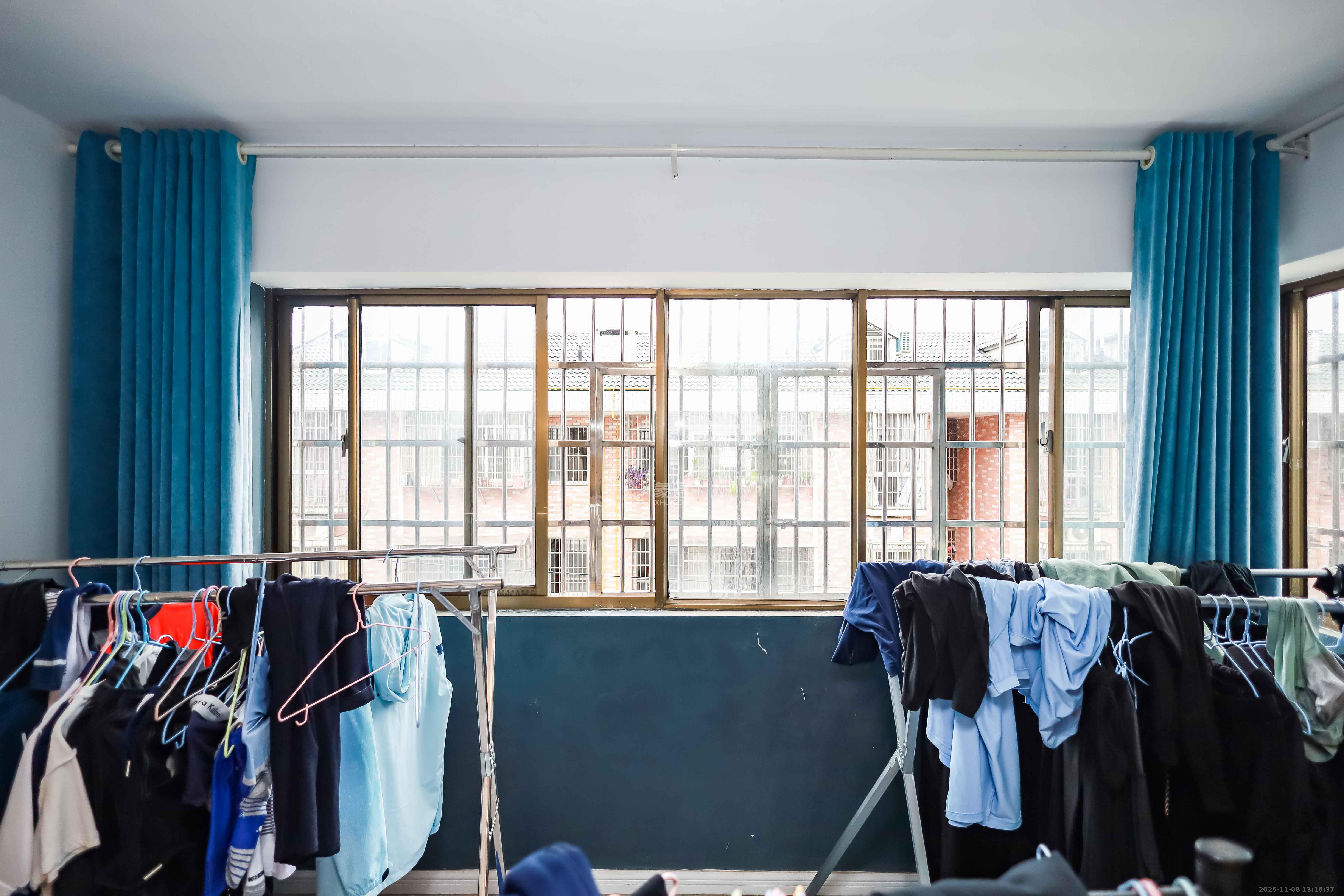 金峰小区北院（七里营社区）  4室2厅2卫    90.0万阳台