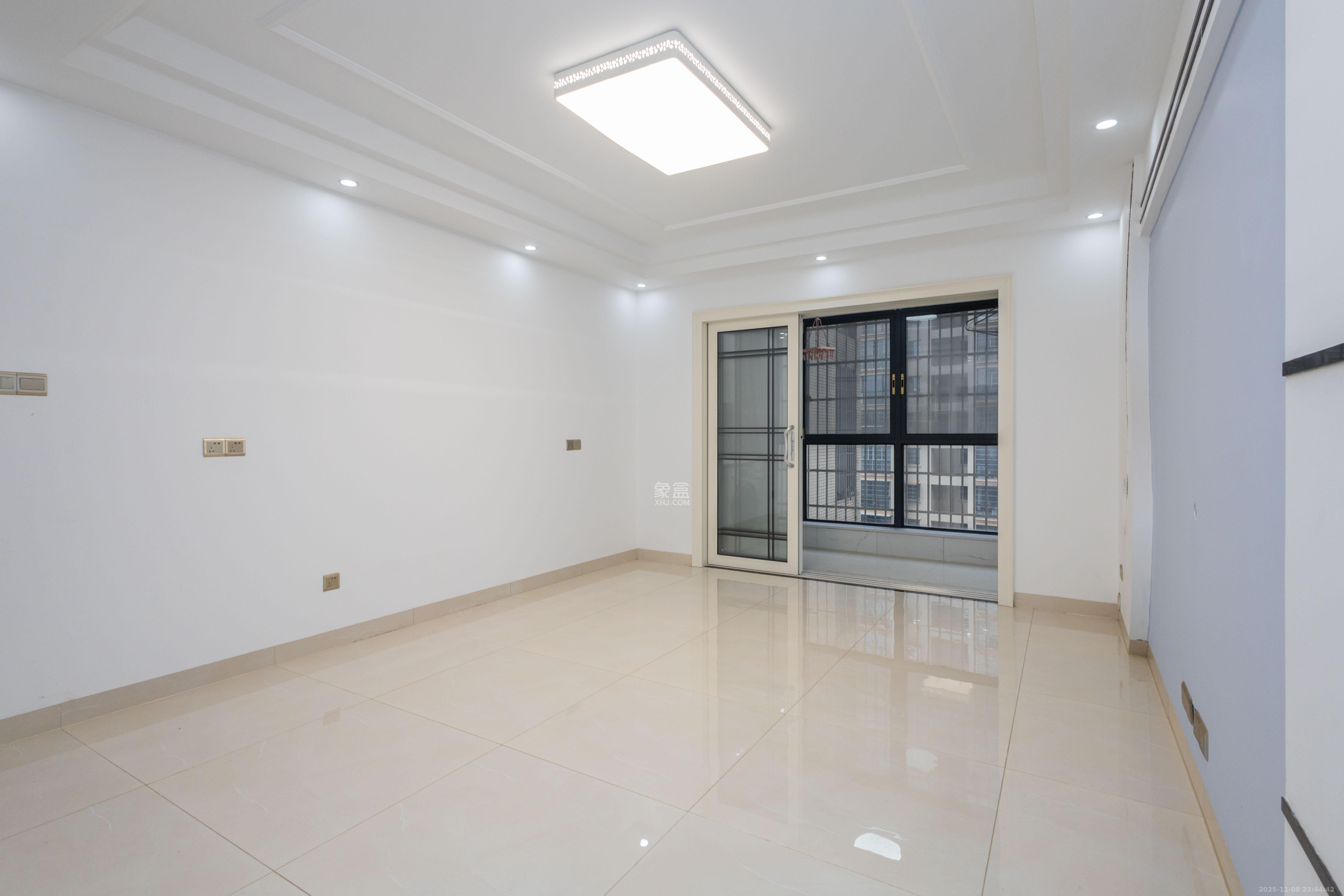 佳美紫郡  3室2厅2卫    84.8万客厅