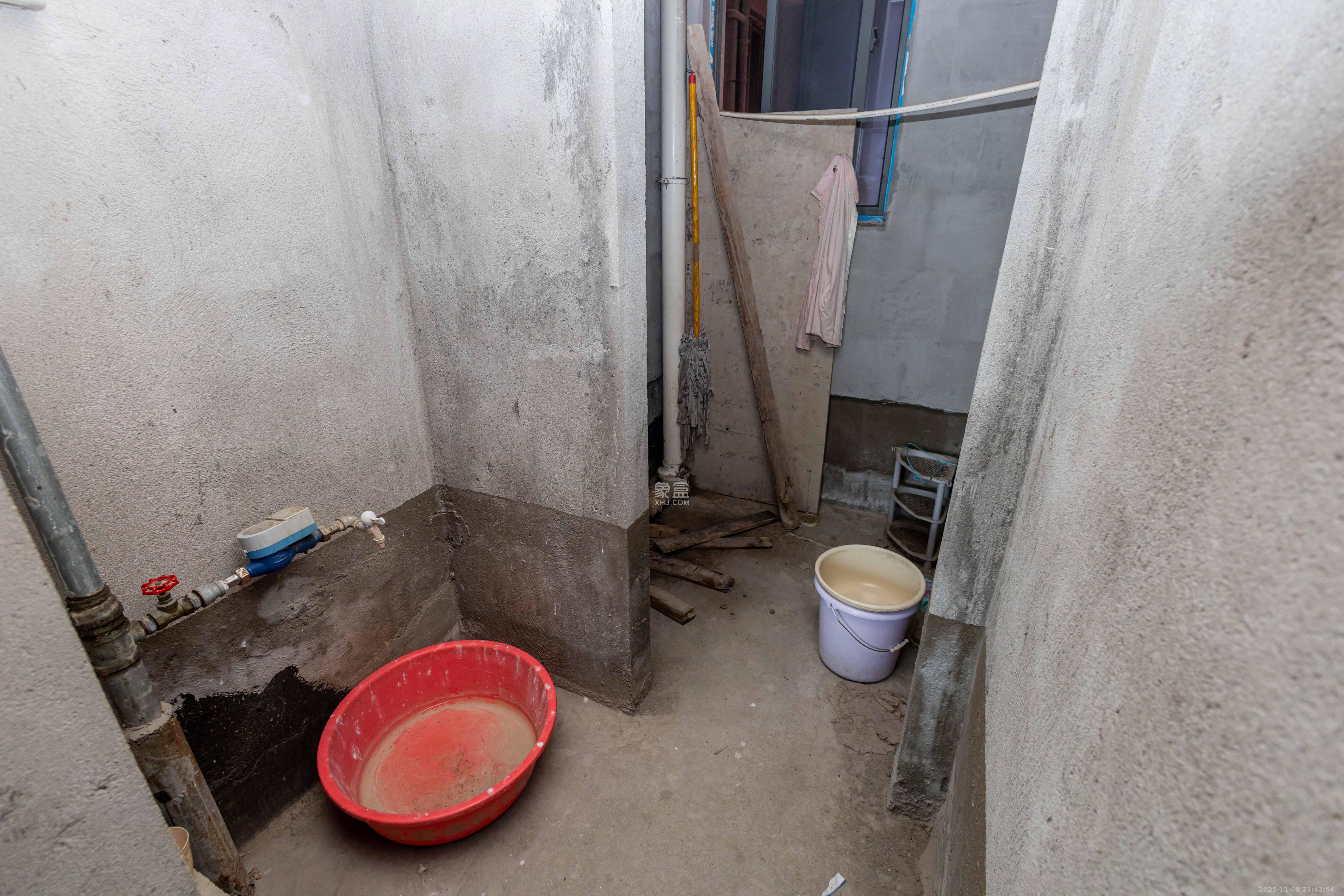 海德公园 4室2厅1卫 56.8万 海德公园 4室2厅1卫 56.8万卫生间