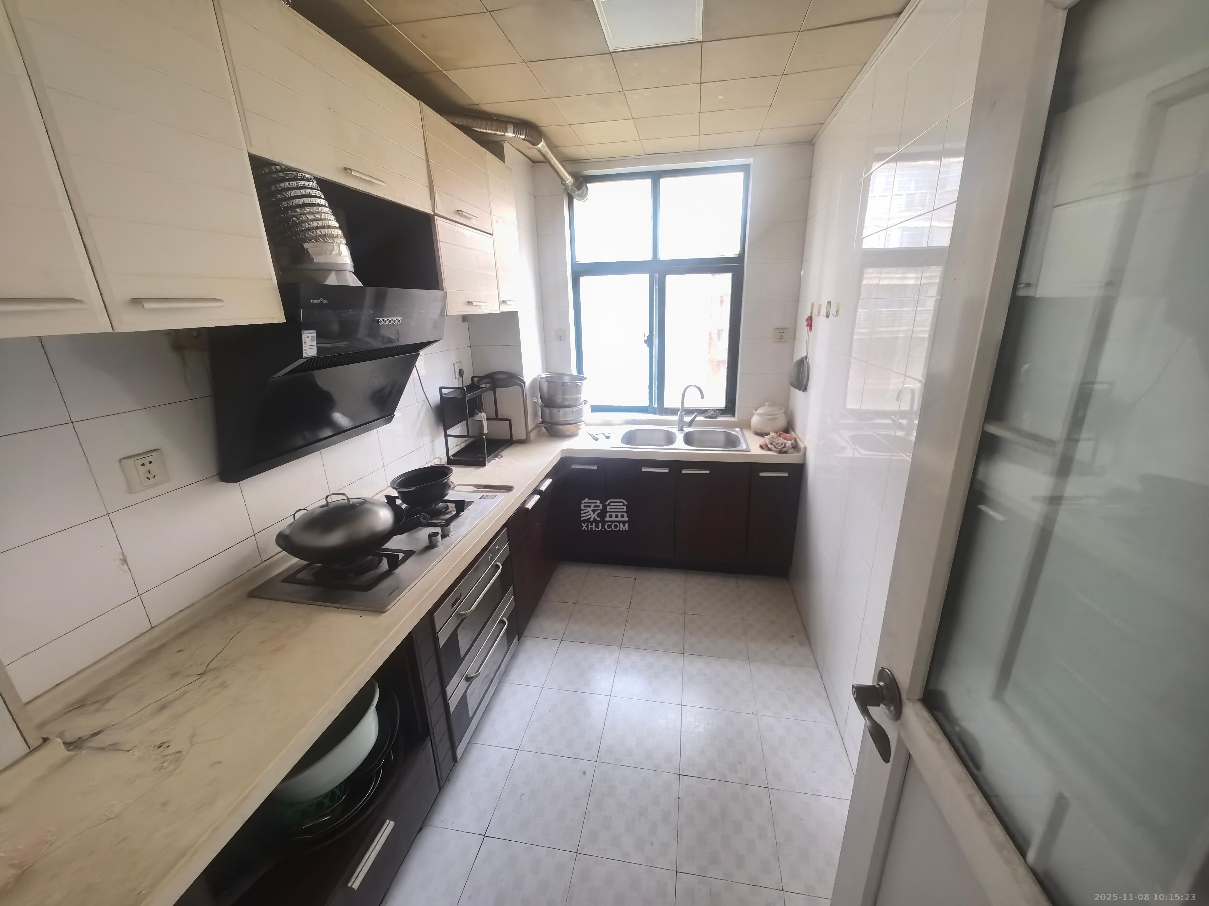 四季阳光花城 3室2厅1卫 3300.0元/月 四季阳光花城 3室2厅1卫 3300.0元/月室内图