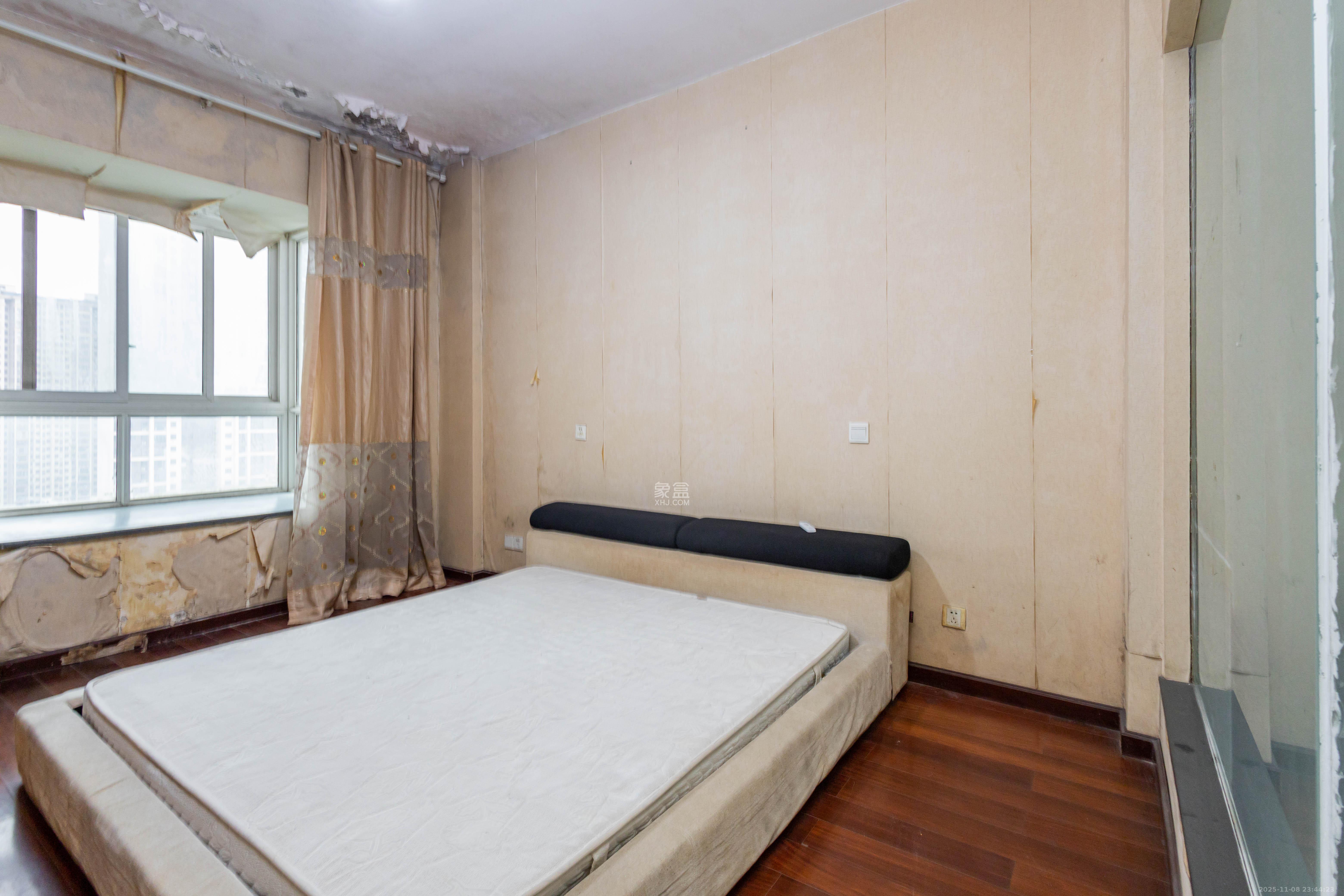 东城名苑  1室2厅1卫    44.8万卧室