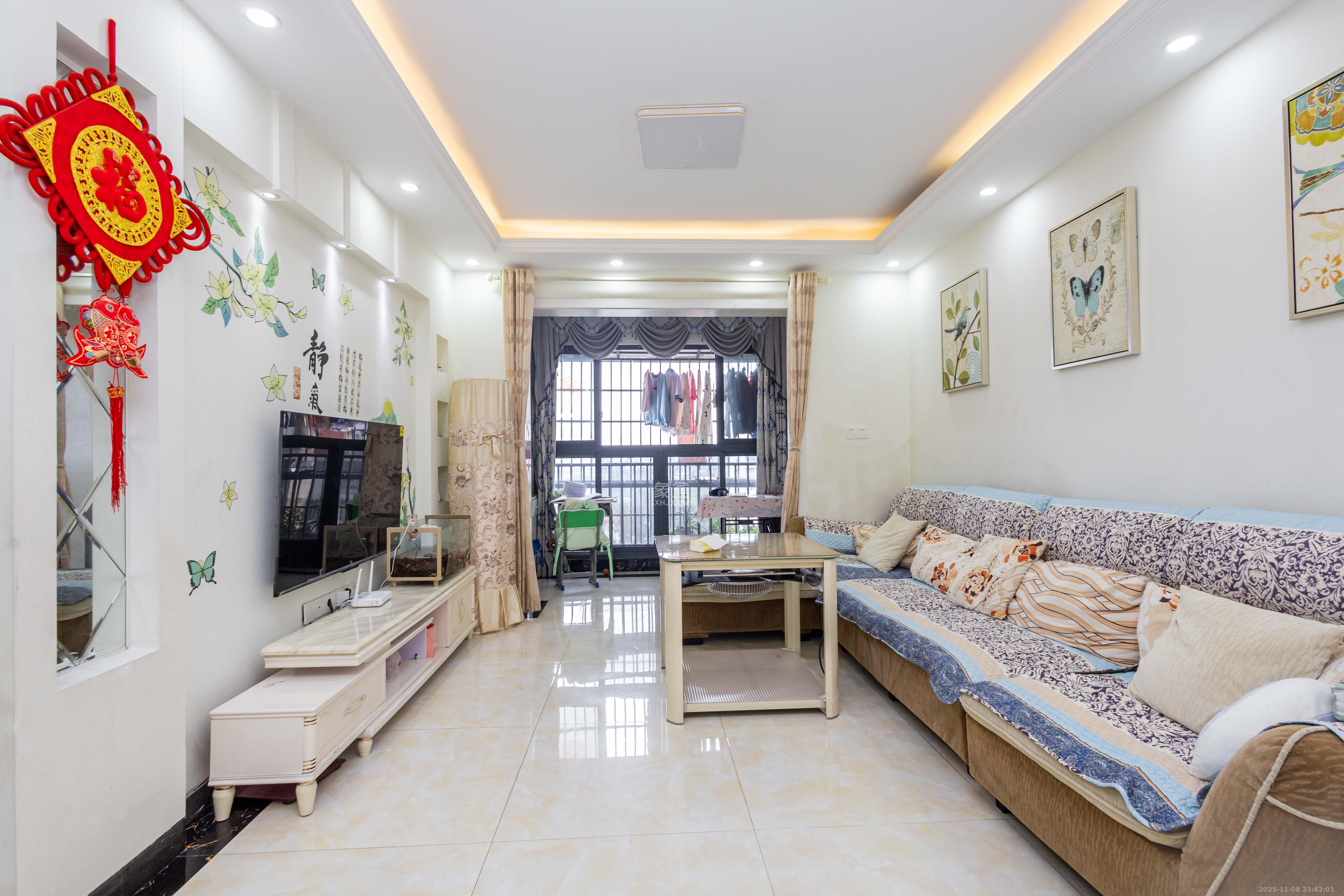 汇一城(汇壹公馆) 3室2厅1卫 64.8万 汇一城(汇壹公馆) 3室2厅1卫 64.8万客厅