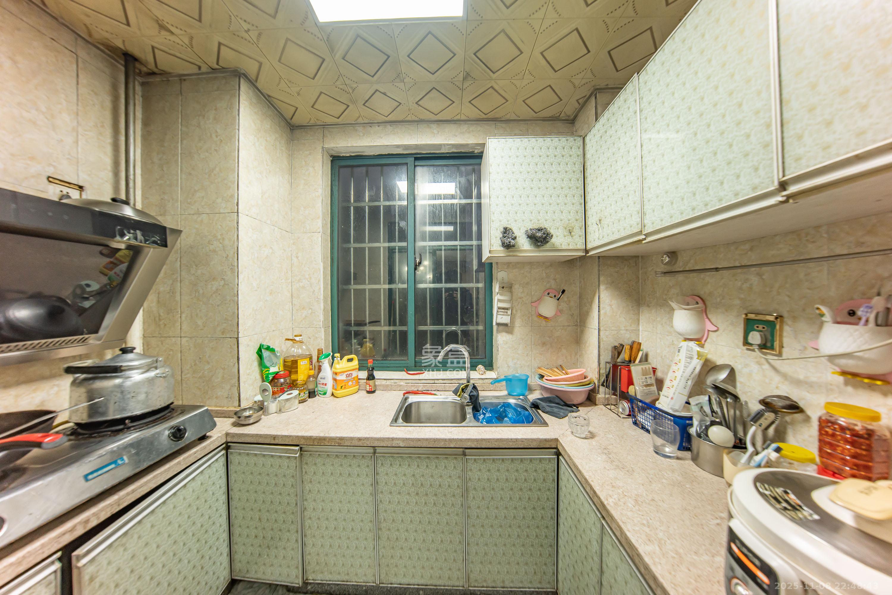 洋湖时代  3室1厅1卫    65.0万厨房