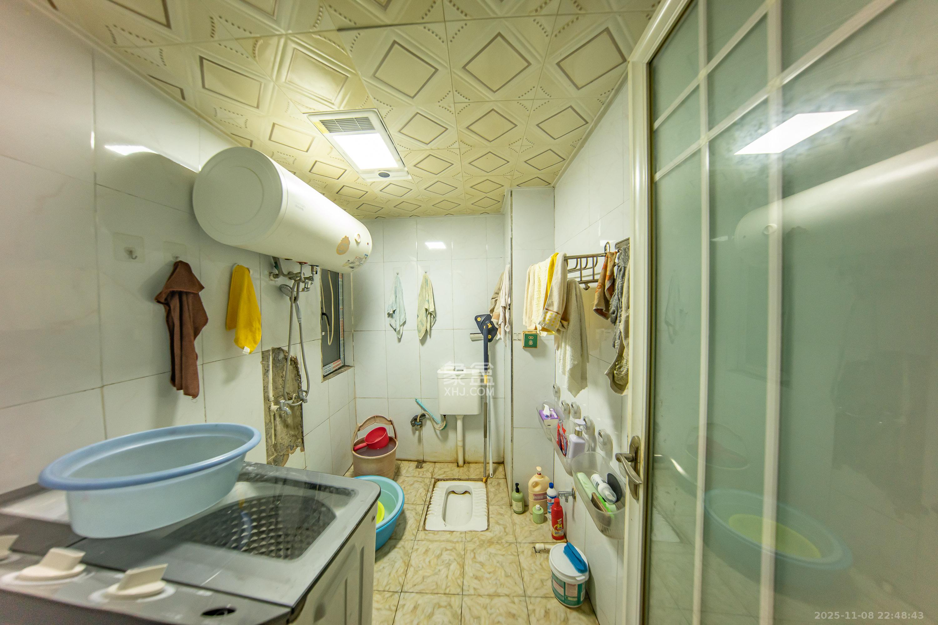 洋湖时代  3室1厅1卫    65.0万卫生间