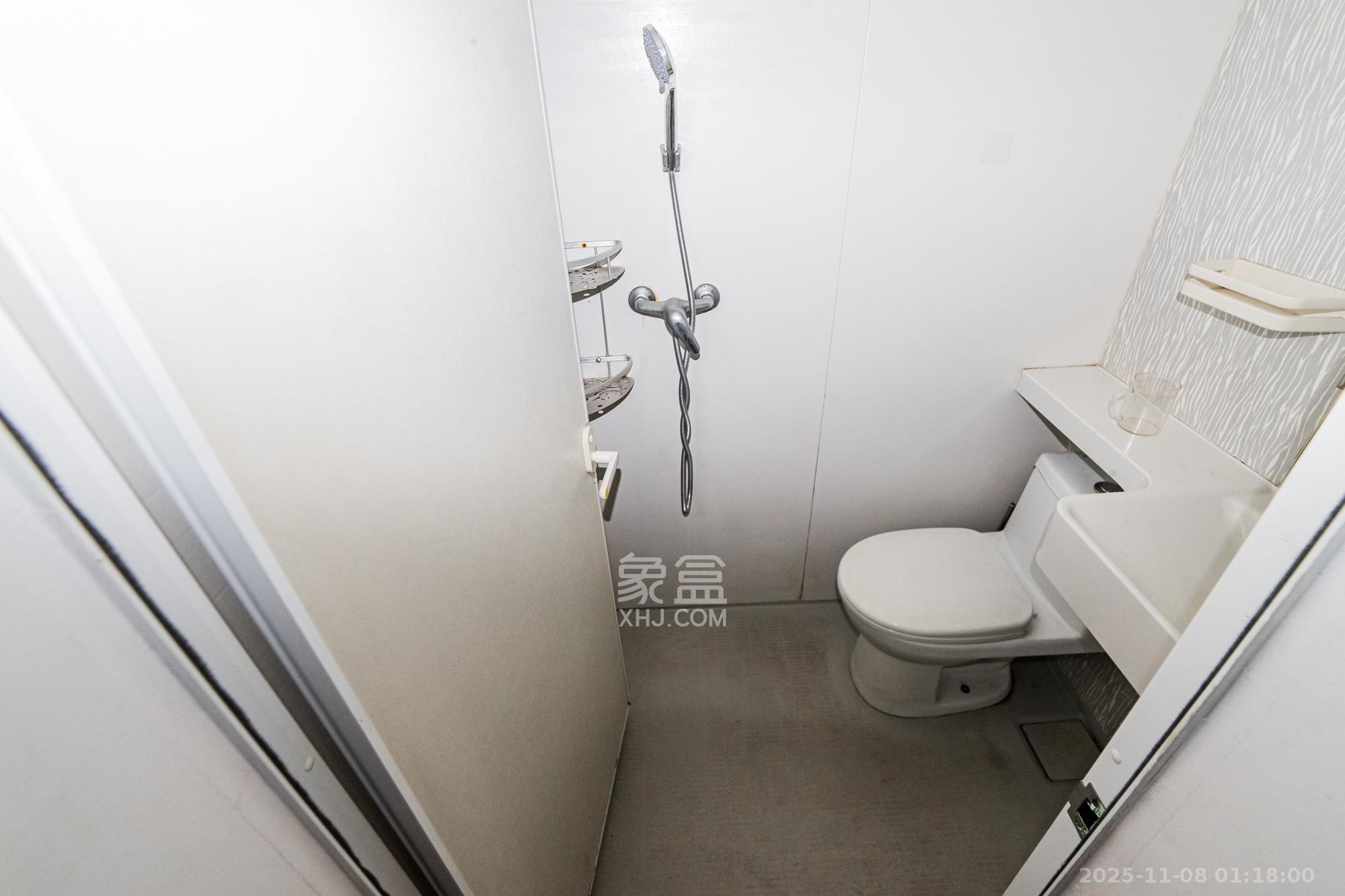 北辰三角洲E4区 4室2厅2卫 150.0万 北辰三角洲E4区 4室2厅2卫 150.0万卫生间