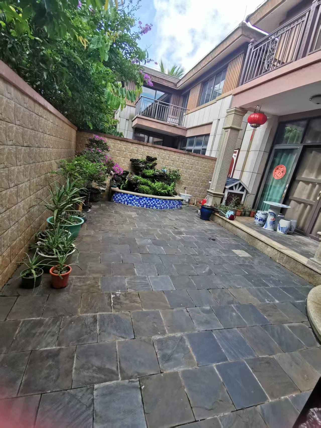 绿城桃李春风  5室3厅4卫    399.0万客厅