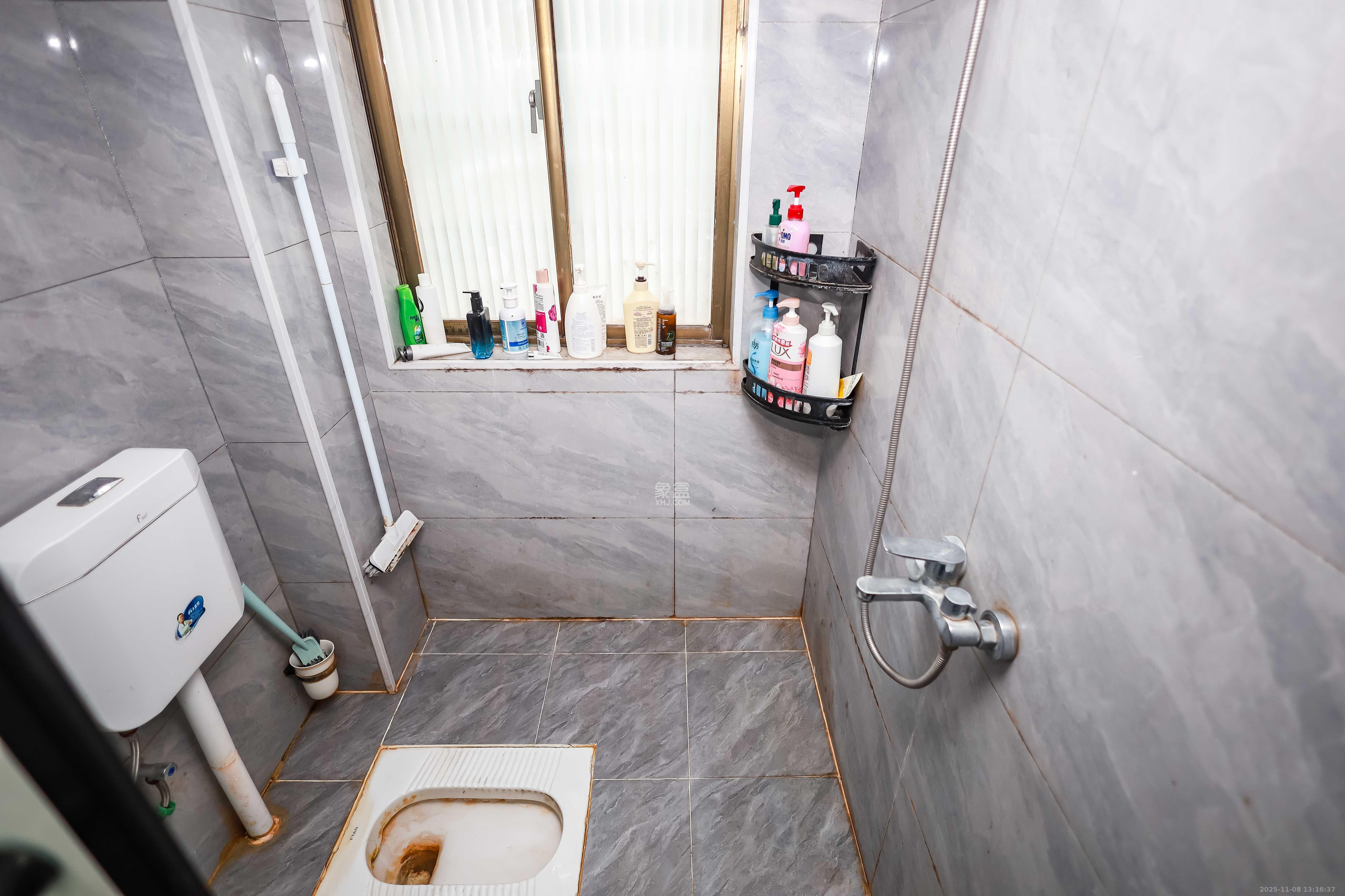 金峰小区北院（七里营社区）  4室2厅2卫    90.0万卫生间