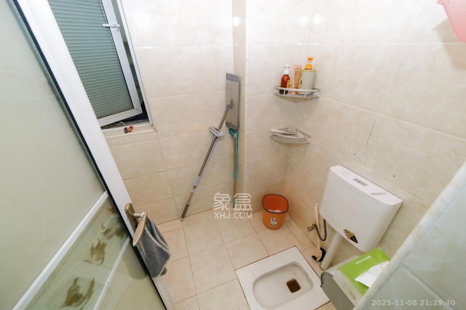 蓝光幸福满庭  3室2厅1卫    67.5万卫生间