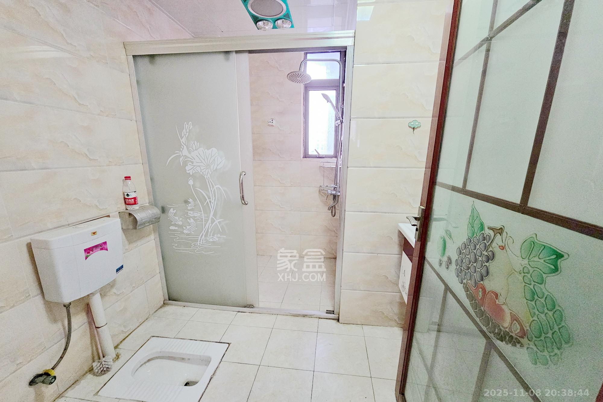 新华都万家城  3室2厅2卫    110.0万卫生间