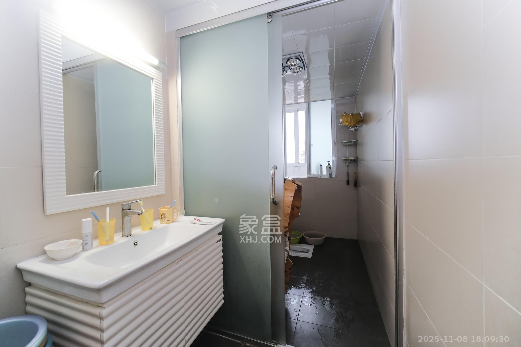 红树湾  3室2厅2卫    64.0万卫生间