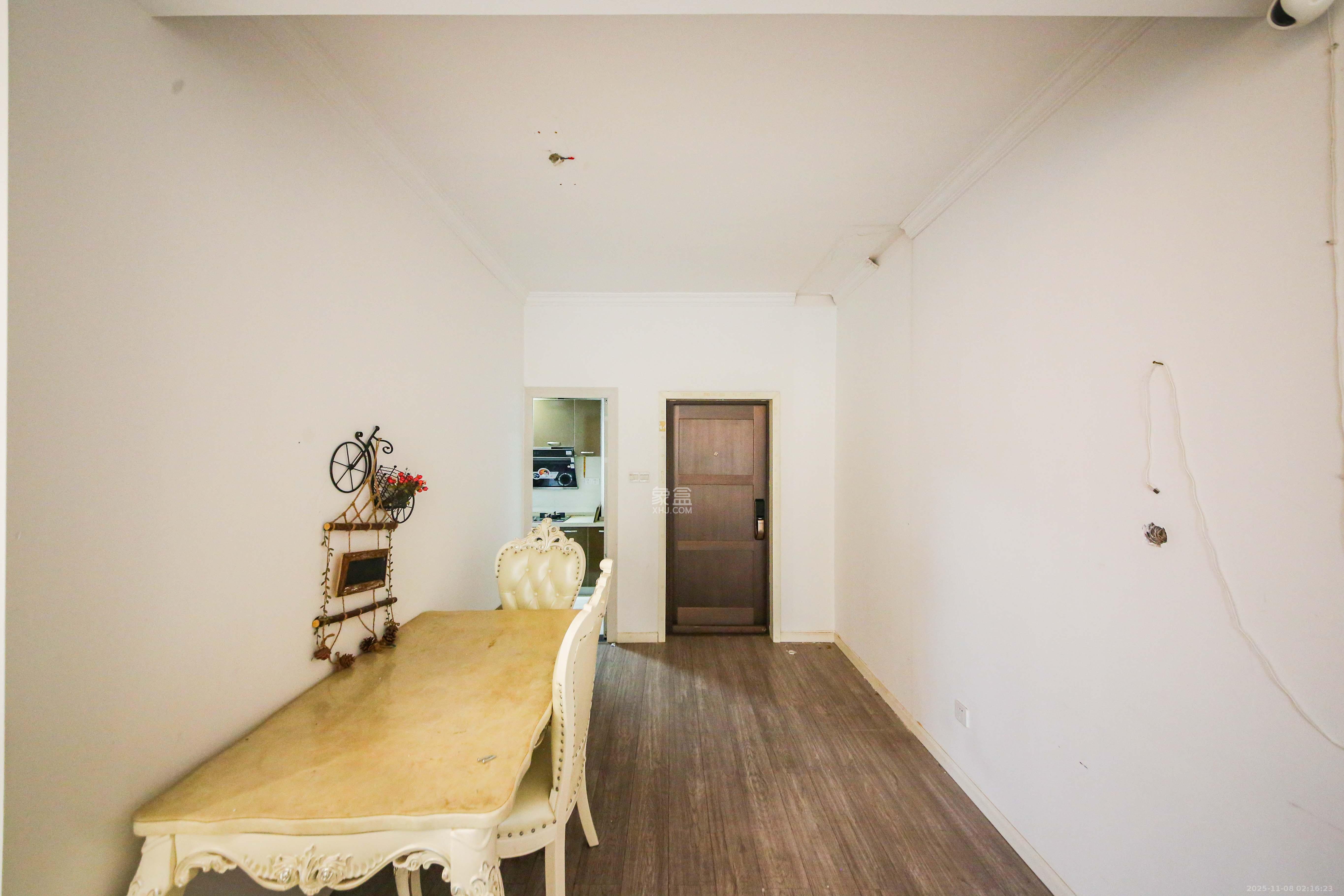 康斯丹郡(融程领秀佳园) 2室2厅1卫 50.0万 康斯丹郡(融程领秀佳园) 2室2厅1卫 50.0万客厅