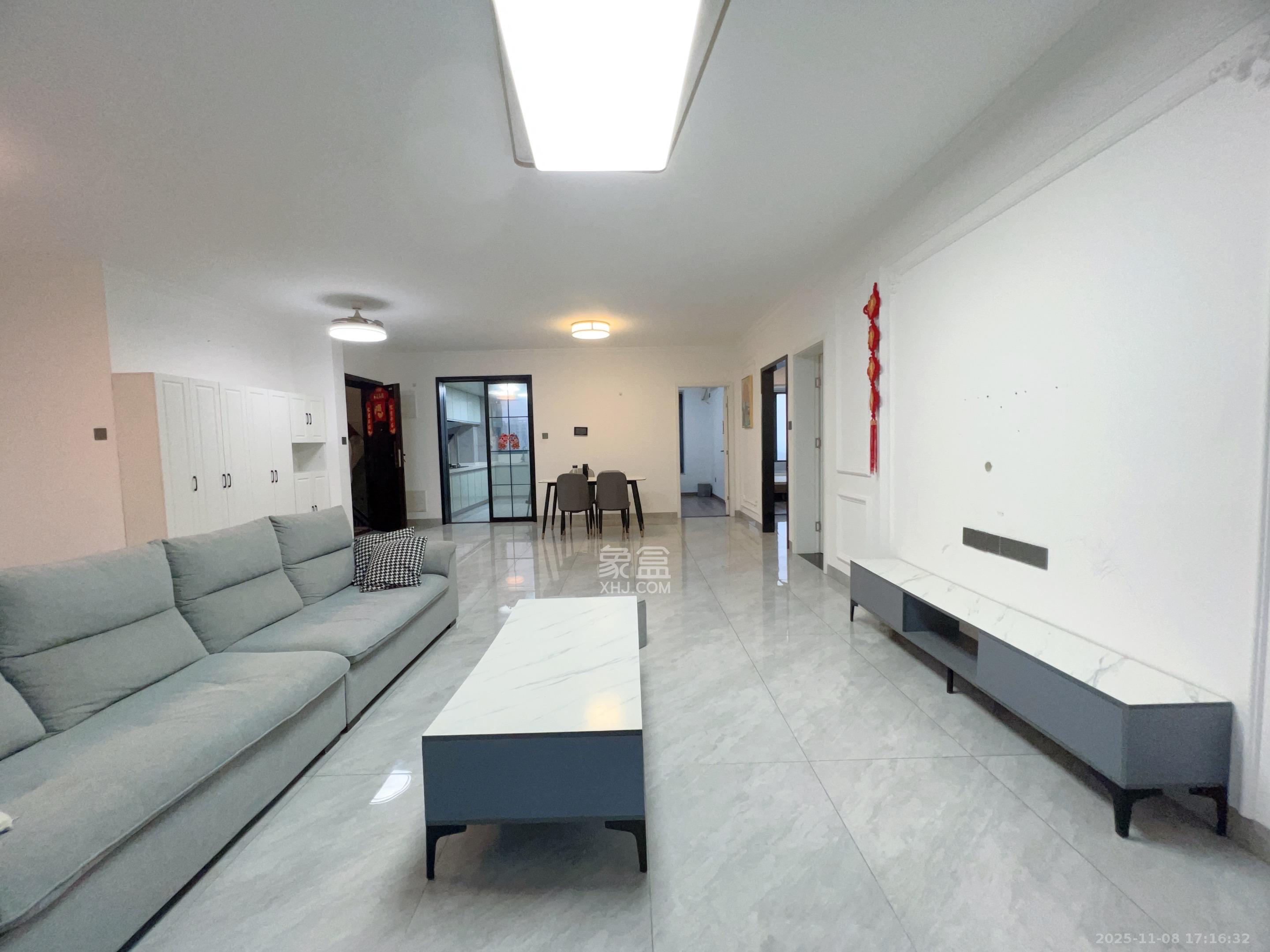 保利金香槟 4室2厅2卫 2800.0元/月 保利金香槟 4室2厅2卫 2800.0元/月室内图