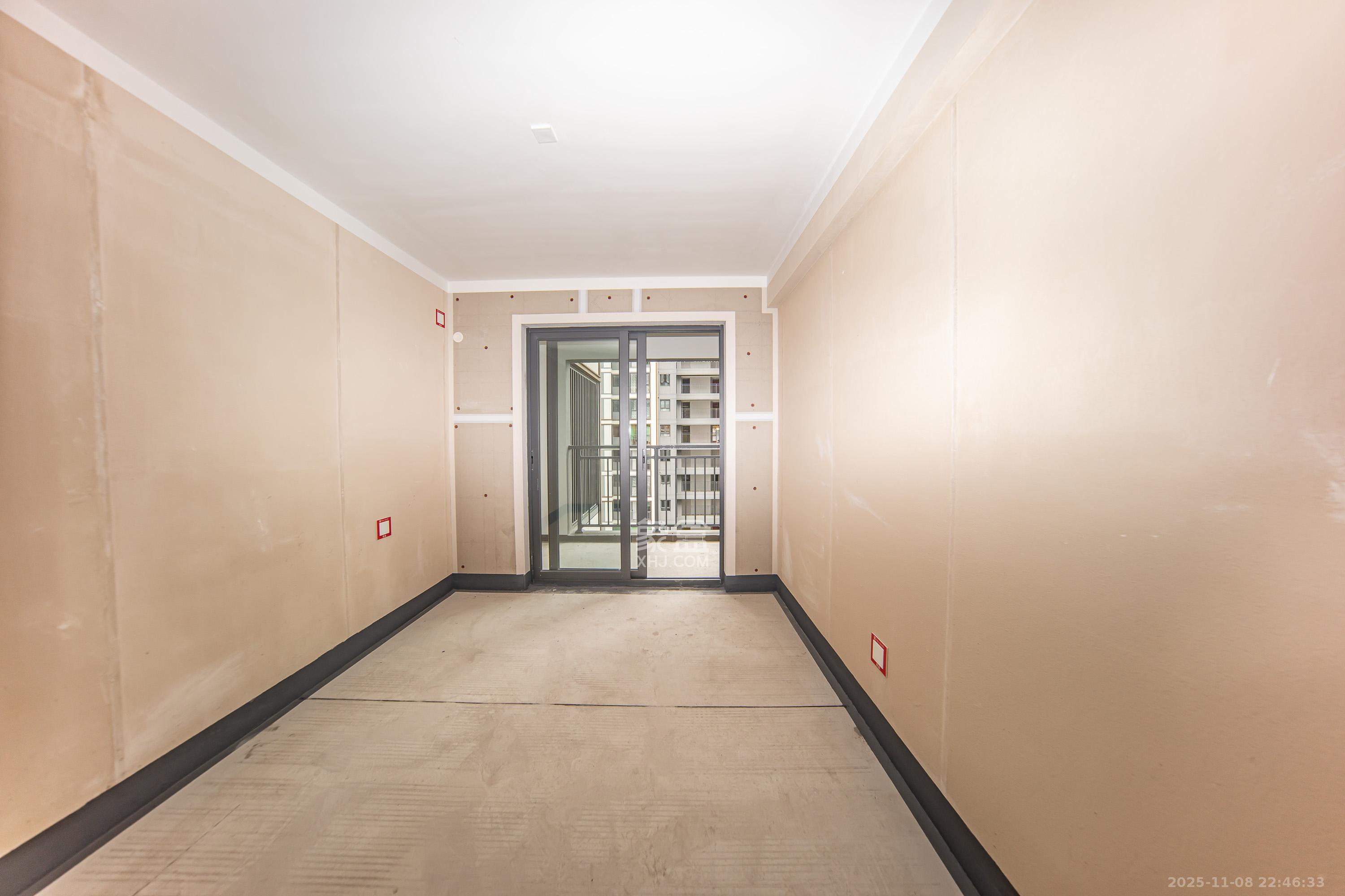 中海阅山府  4室2厅2卫    139.8万卧室