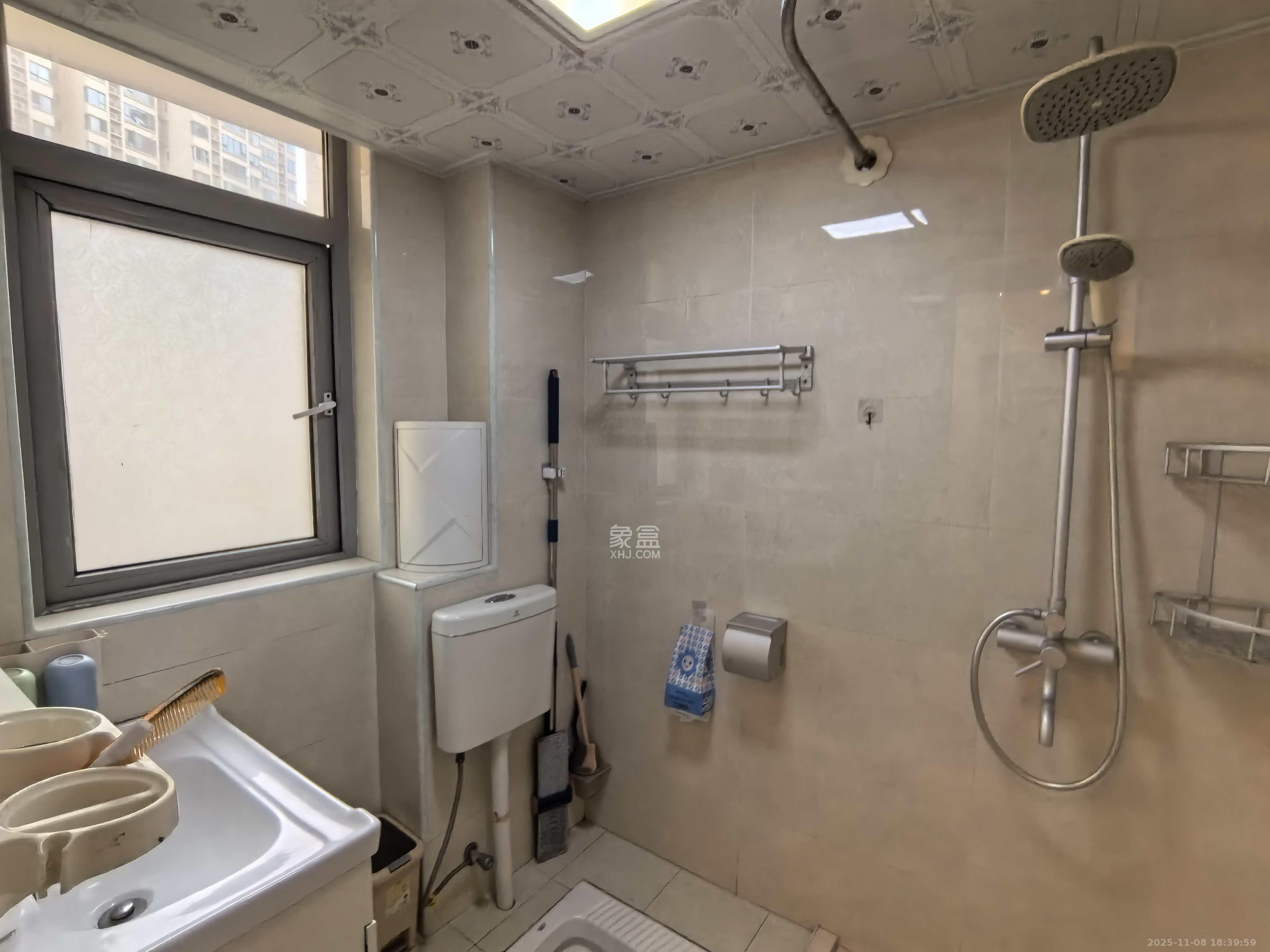 钱隆世家  3室2厅1卫    2000.0元/月室内图