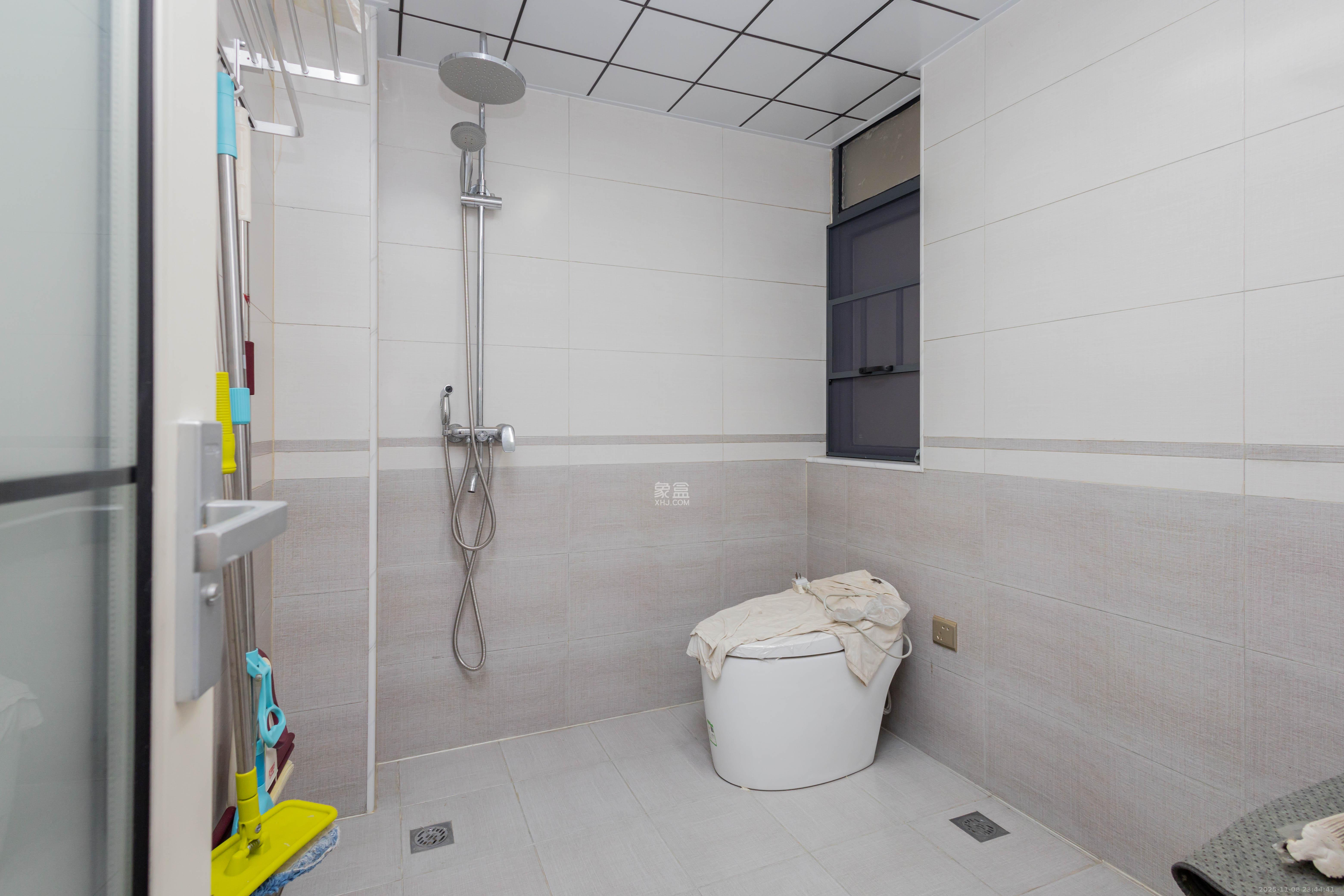 佳美紫郡  3室2厅2卫    84.8万卫生间