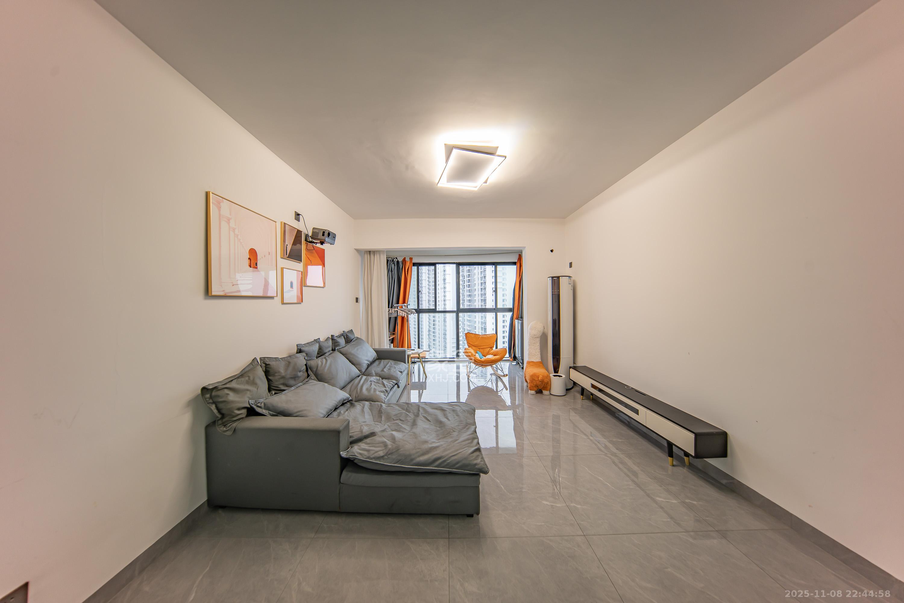 蔷薇国际 3室1厅1卫 70.0万 蔷薇国际 3室1厅1卫 70.0万客厅