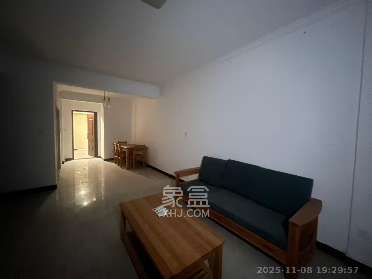 建发央著  3室2厅1卫    3200.0元/月