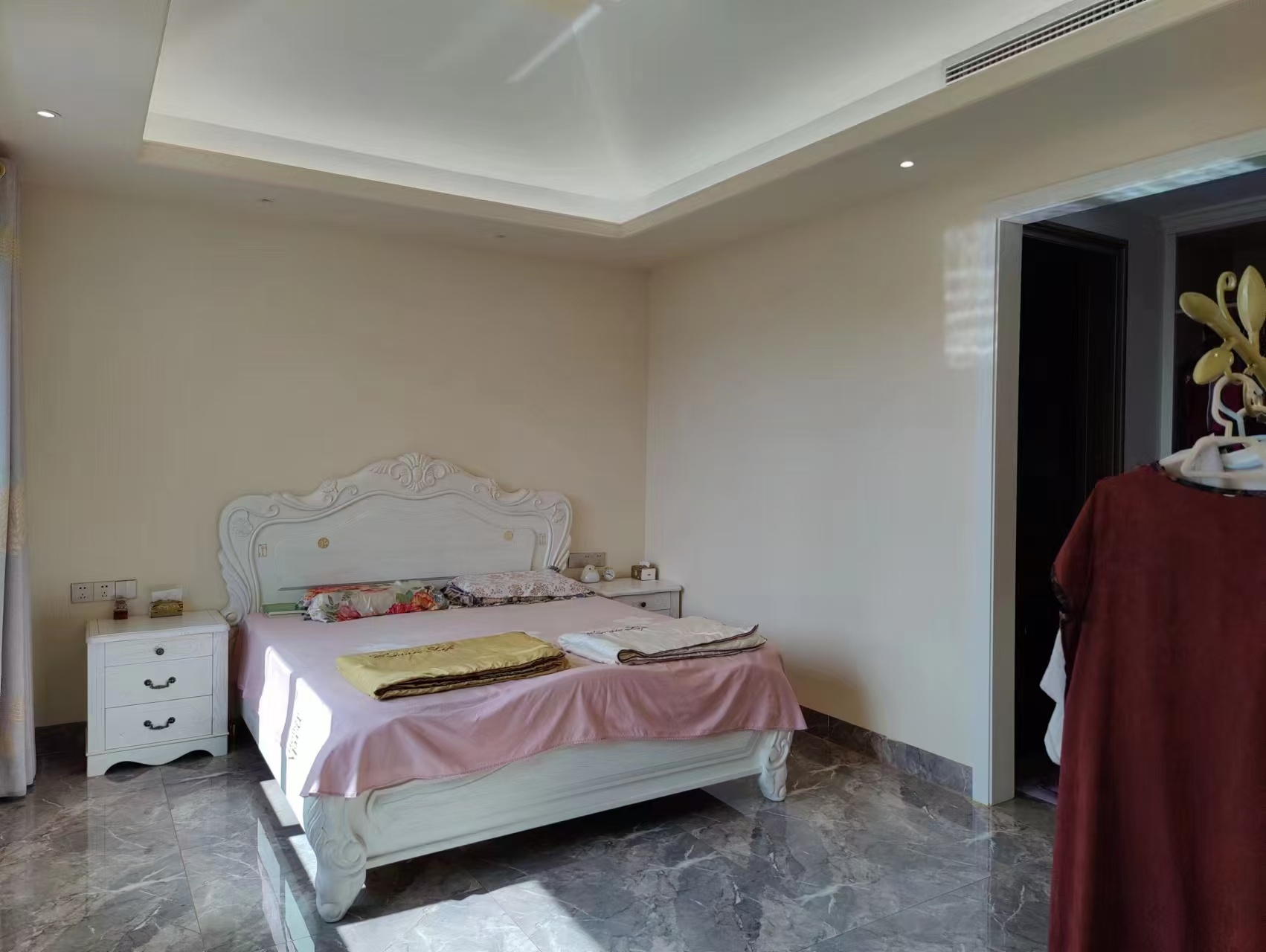 绿城桃李春风  5室3厅4卫    399.0万客厅