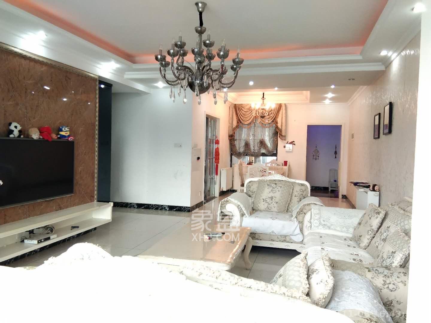 万树丹堤  4室2厅2卫    4000.0元/月室内图