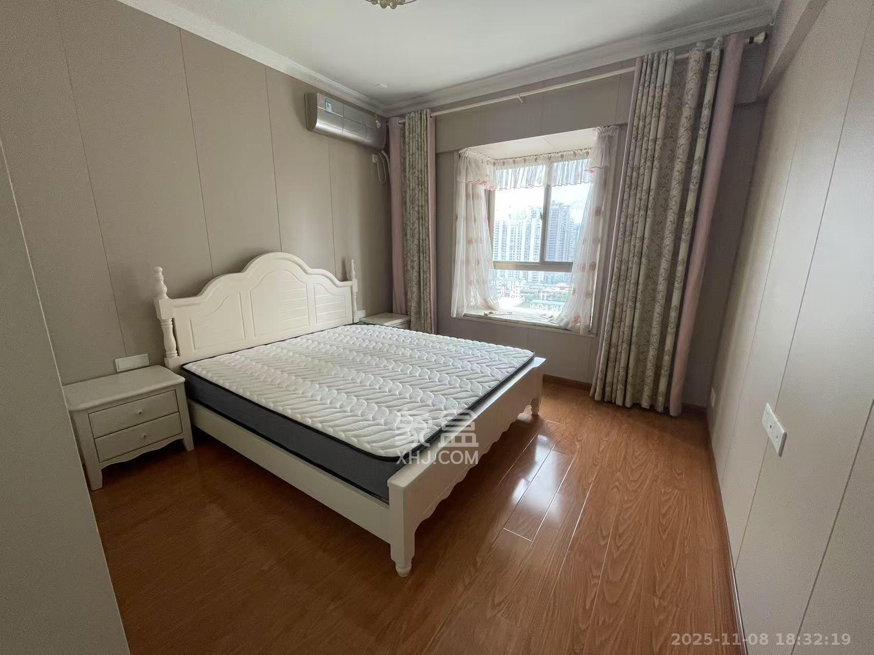 长宝1667  3室2厅2卫    4500.0元/月室内图