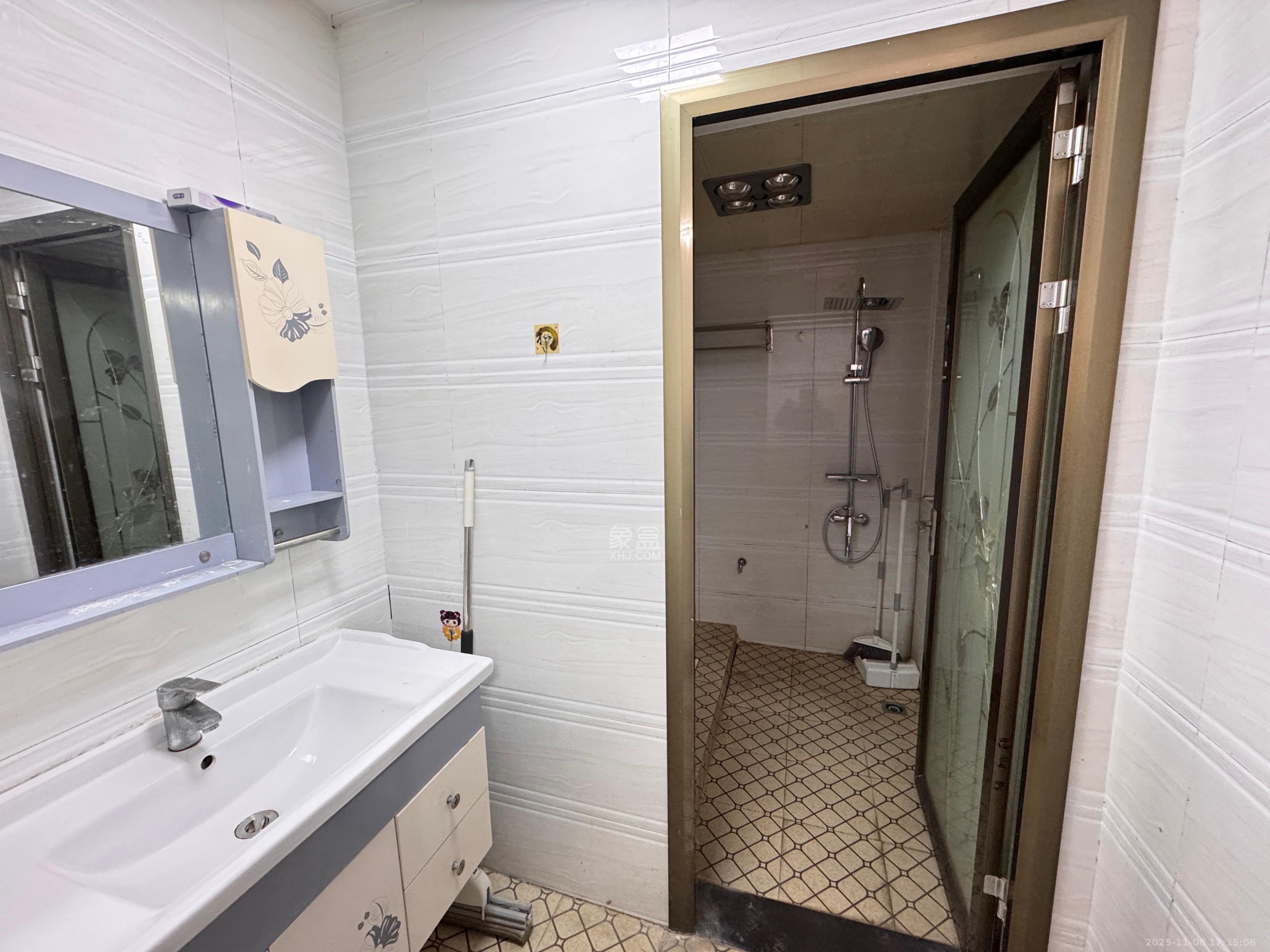 兴隆景苑 2室1厅1卫 2000.0元/月 兴隆景苑 2室1厅1卫 2000.0元/月室内图