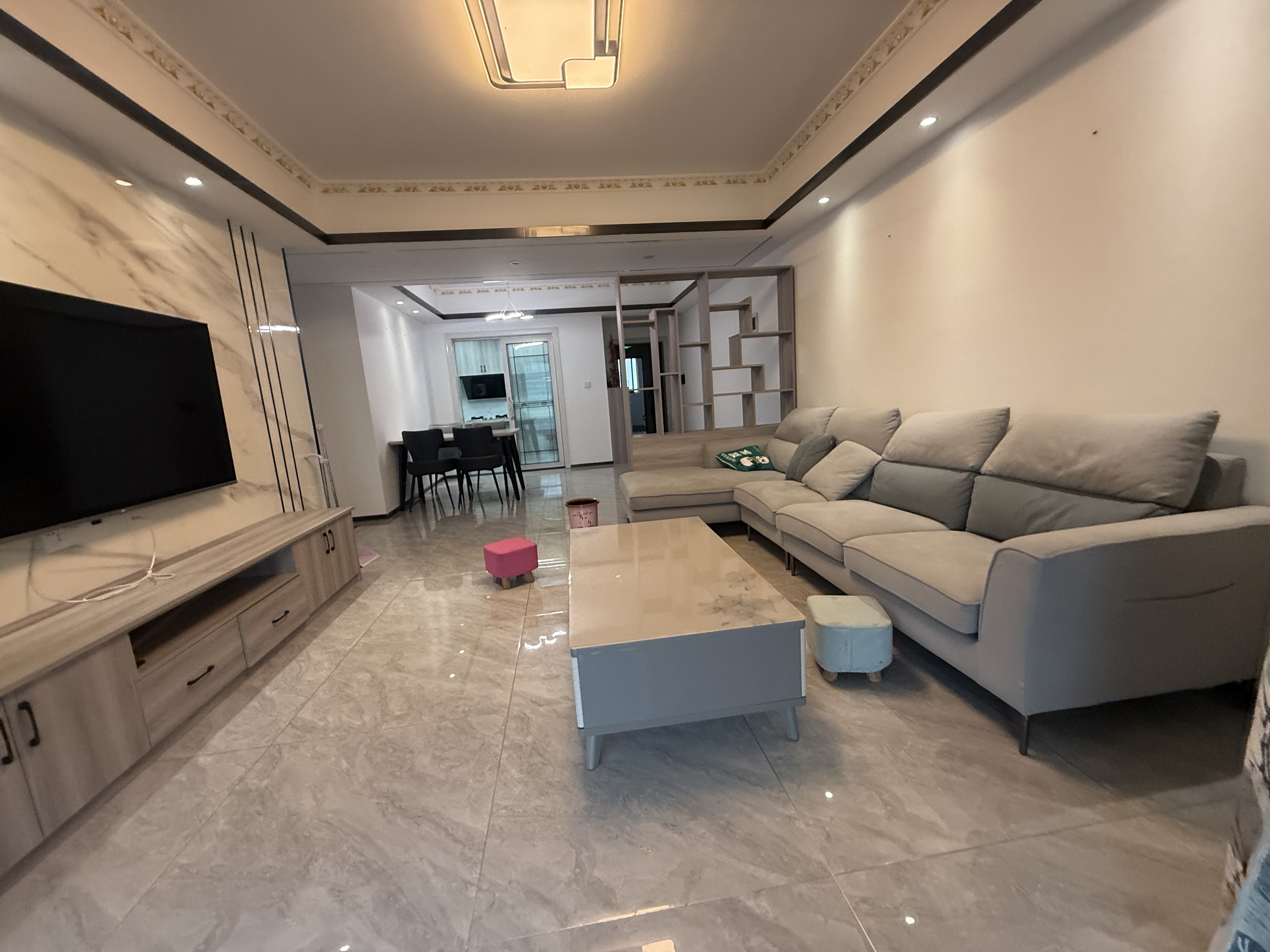 佳源罗马都市 3室2厅2卫 2500.0元/月 佳源罗马都市 3室2厅2卫 2500.0元/月室内图