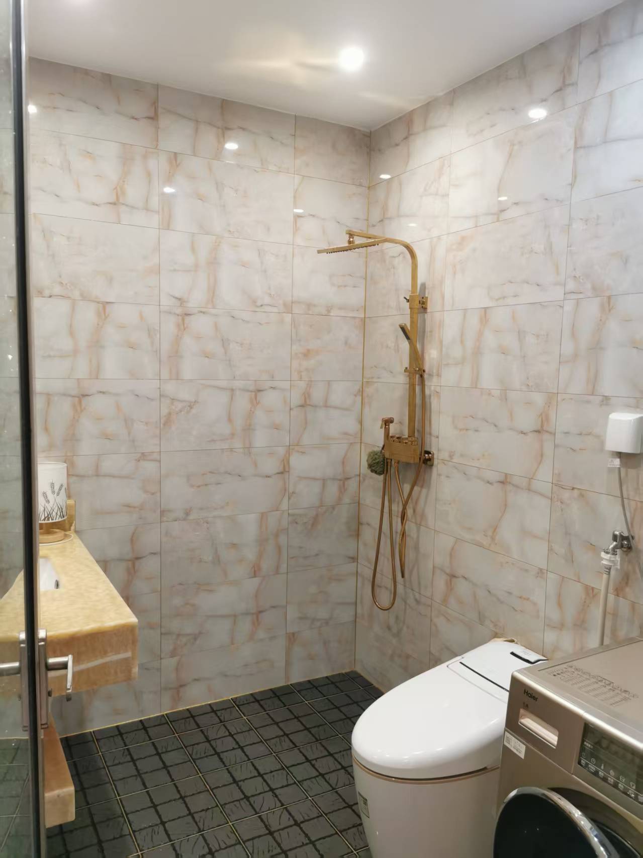 绿城桃李春风  5室3厅4卫    399.0万客厅