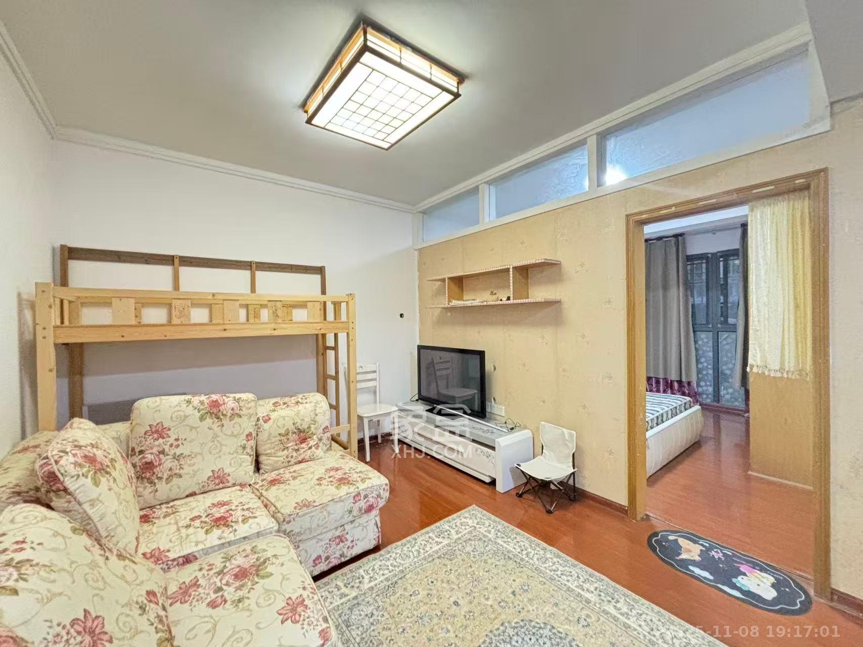 巢之恋  1室1厅1卫    1600.0元/月室内图