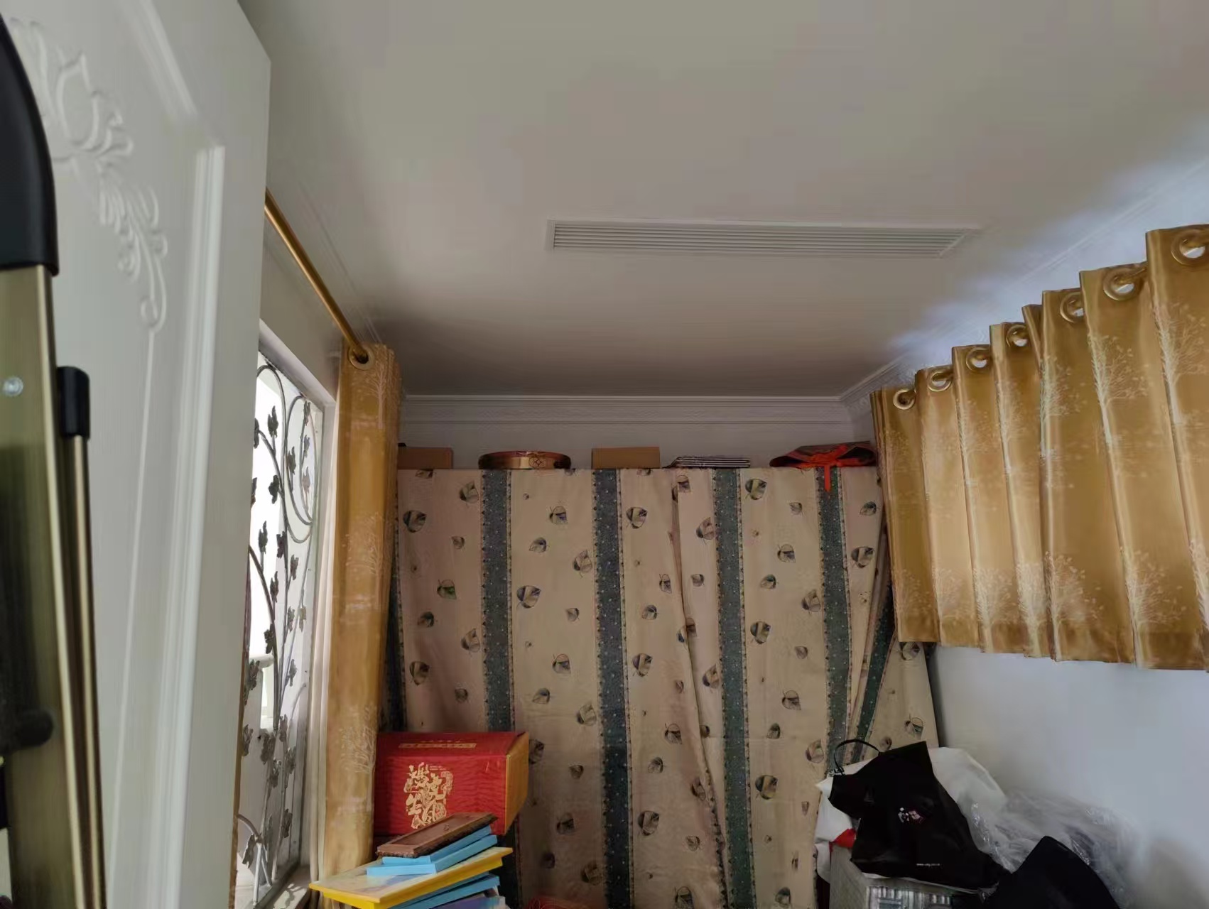 绿城桃李春风  5室3厅4卫    399.0万客厅