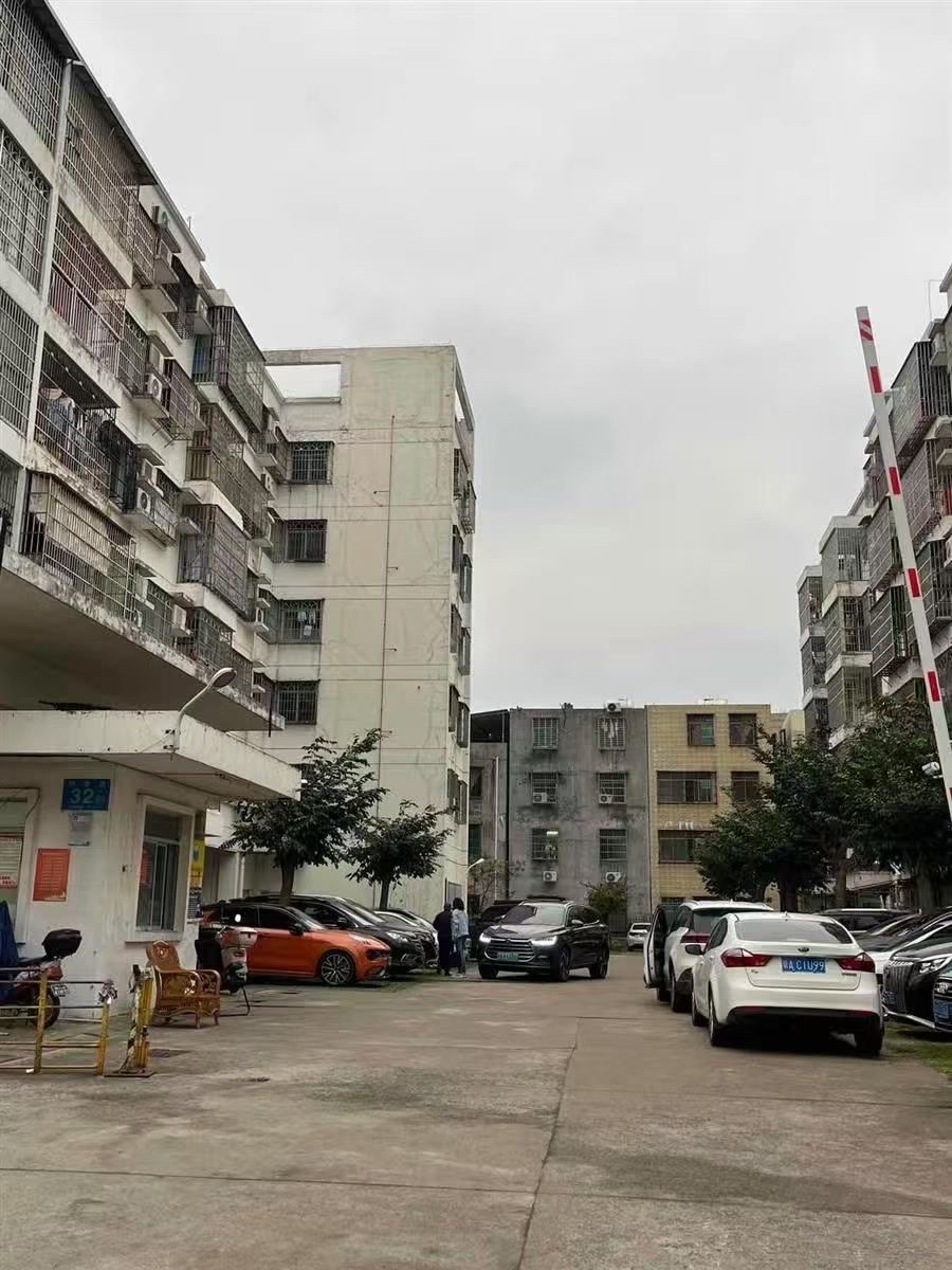 晋江安置小区(群贤路8号) 2室2厅1卫 49.8万 晋江安置小区(群贤路8号) 2室2厅1卫 49.8万客厅