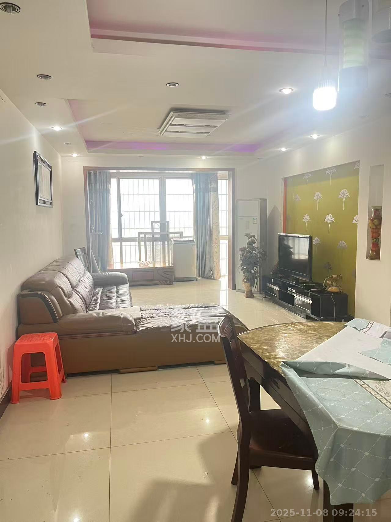 增辉凯旋帝景  4室2厅2卫    2500.0元/月