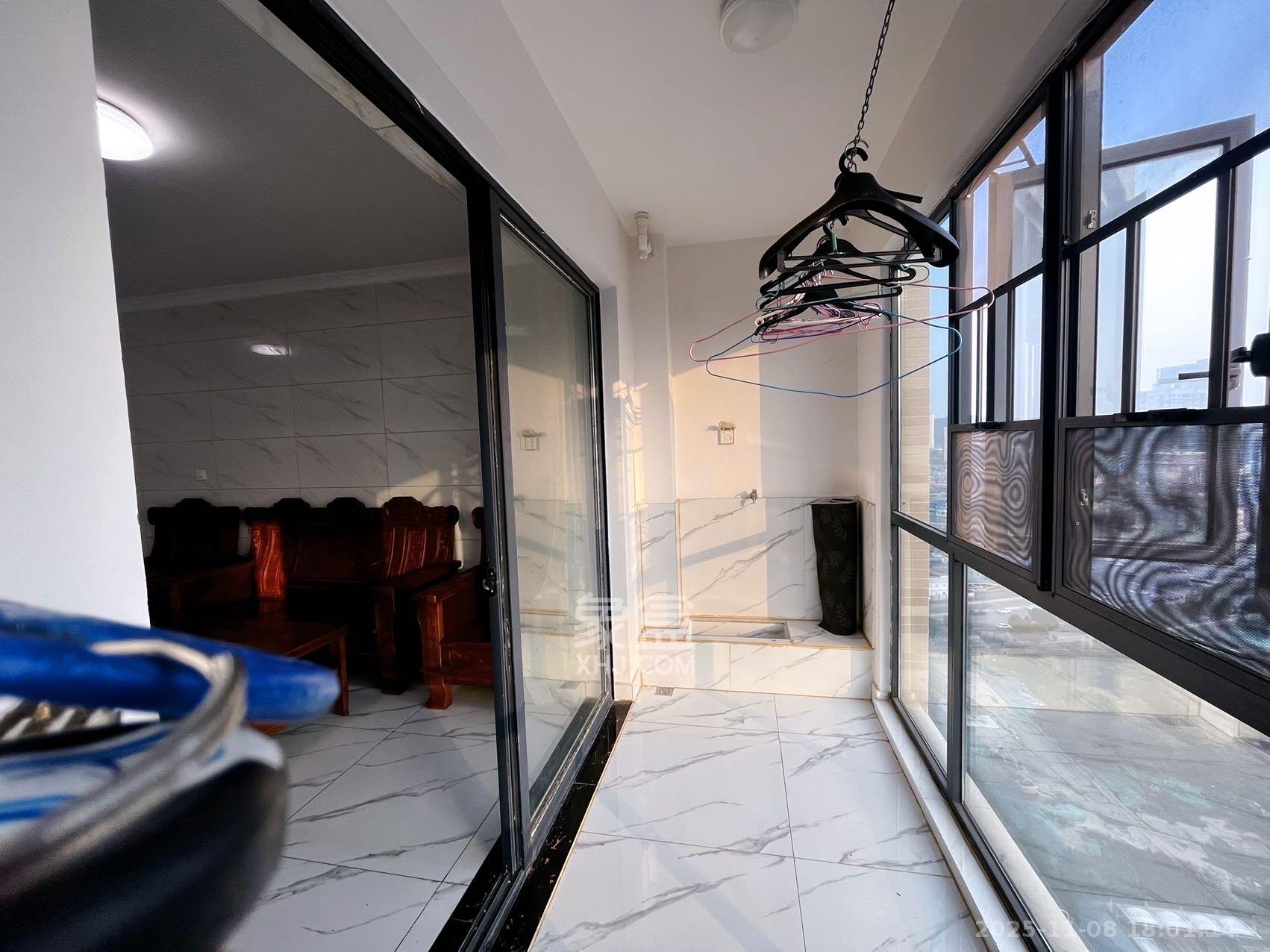 中南红领邦(红星嘉和苑) 1室2厅1卫 2000.0元/月 中南红领邦(红星嘉和苑) 1室2厅1卫 2000.0元/月室内图