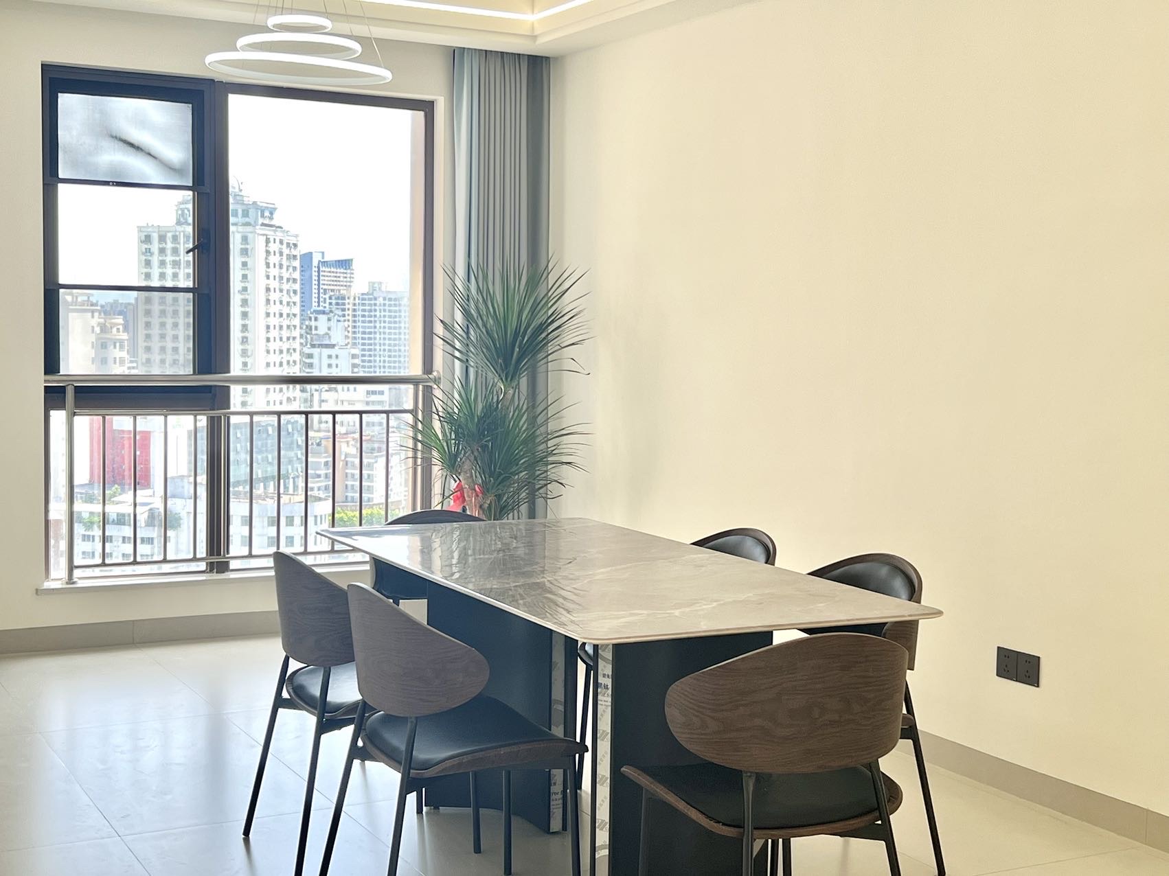 海航豪庭北苑 5室2厅2卫 8800.0元/月 海航豪庭北苑 5室2厅2卫 8800.0元/月室内图