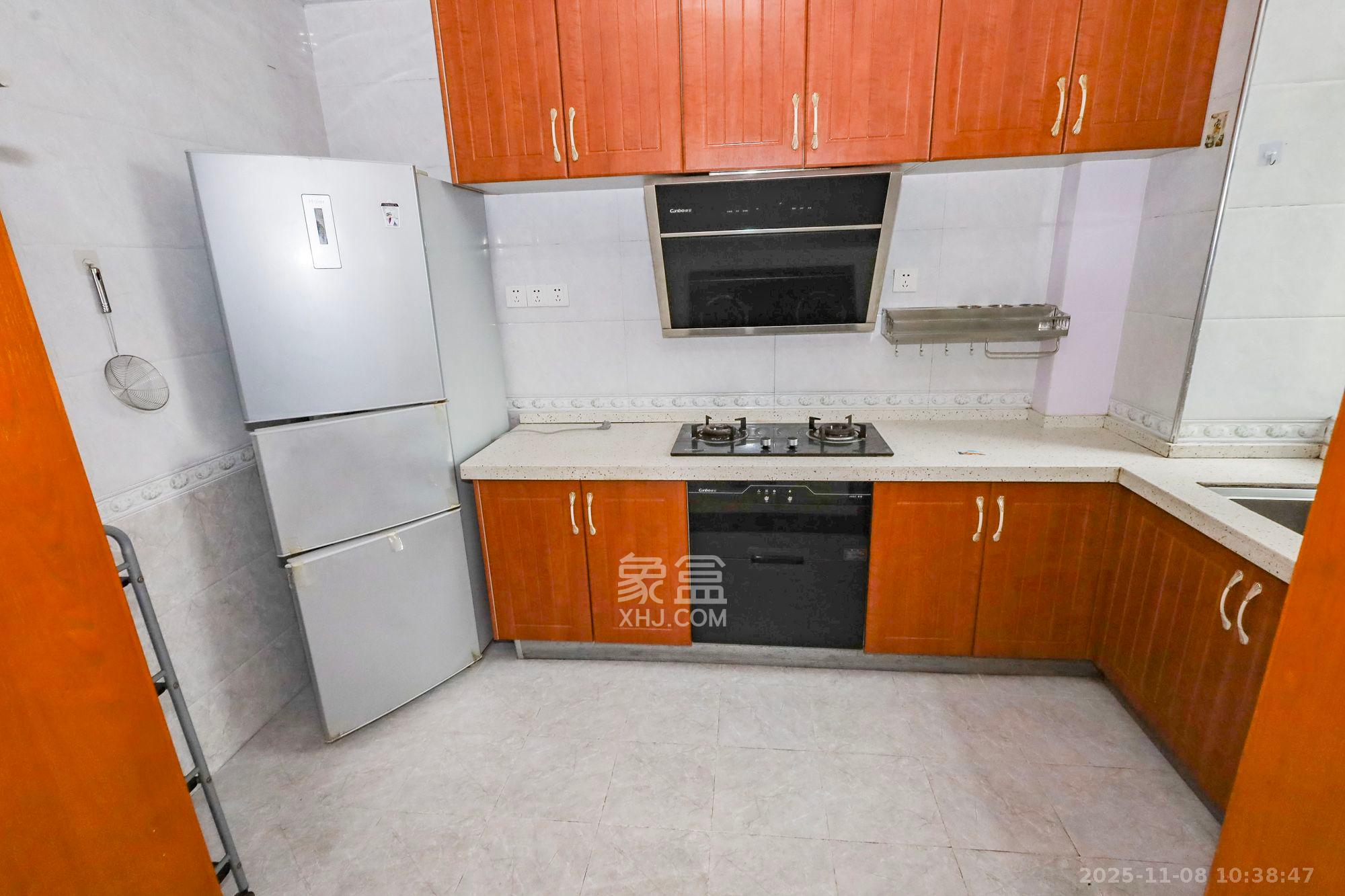 滨江一号(丰泰花园) 3室2厅2卫 2700.0元/月 滨江一号(丰泰花园) 3室2厅2卫 2700.0元/月室内图