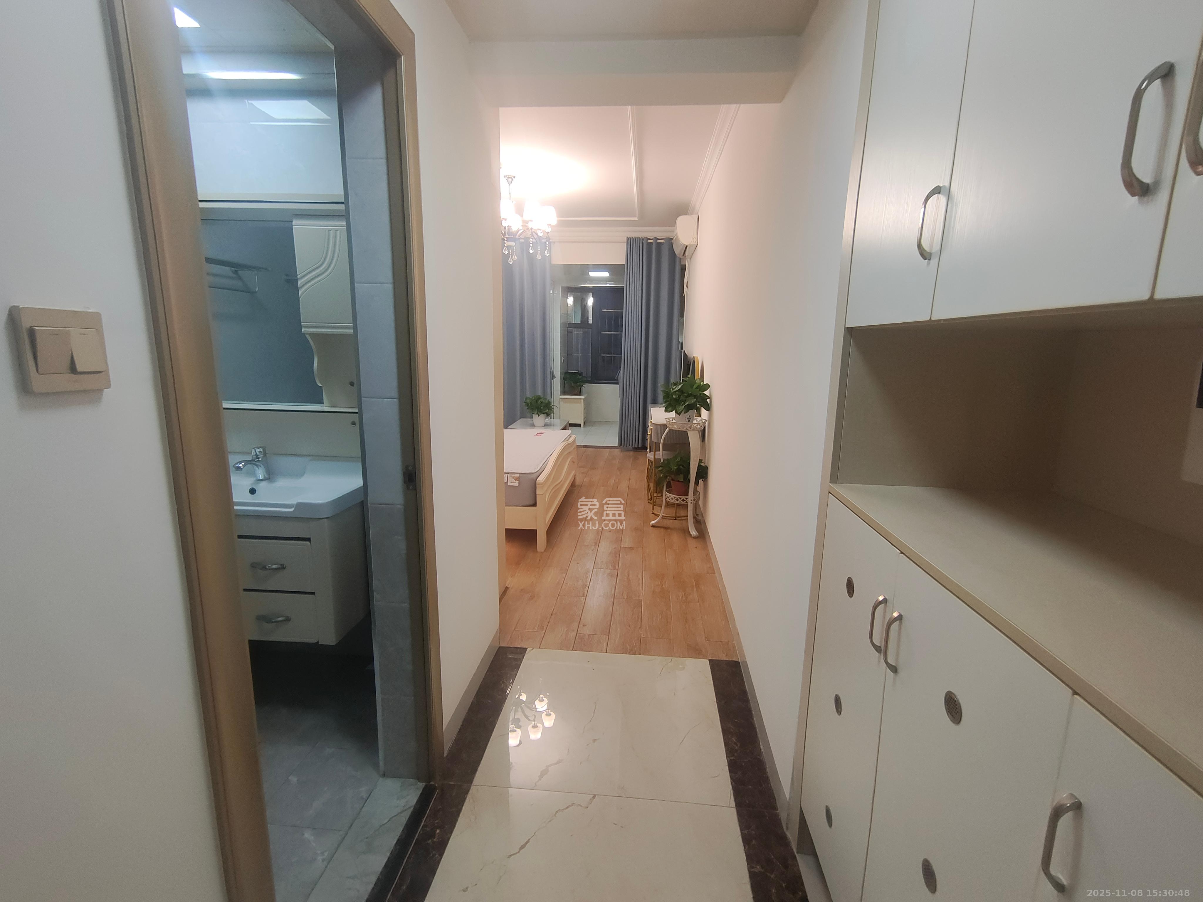 蓝湾国际广场  1室1厅1卫    1800.0元/月室内图