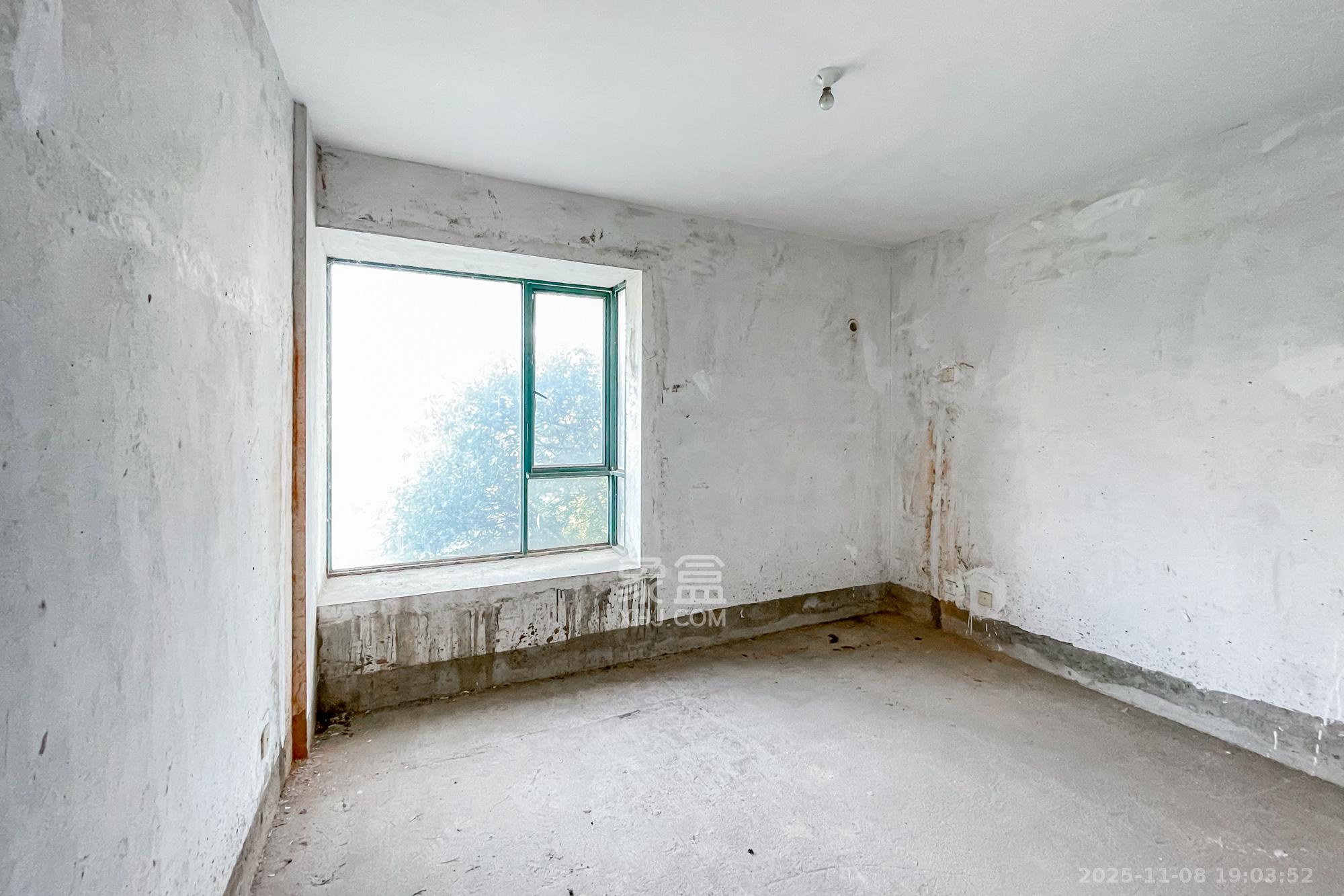 金色山庄 4室2厅2卫 150.0万 金色山庄 4室2厅2卫 150.0万卧室