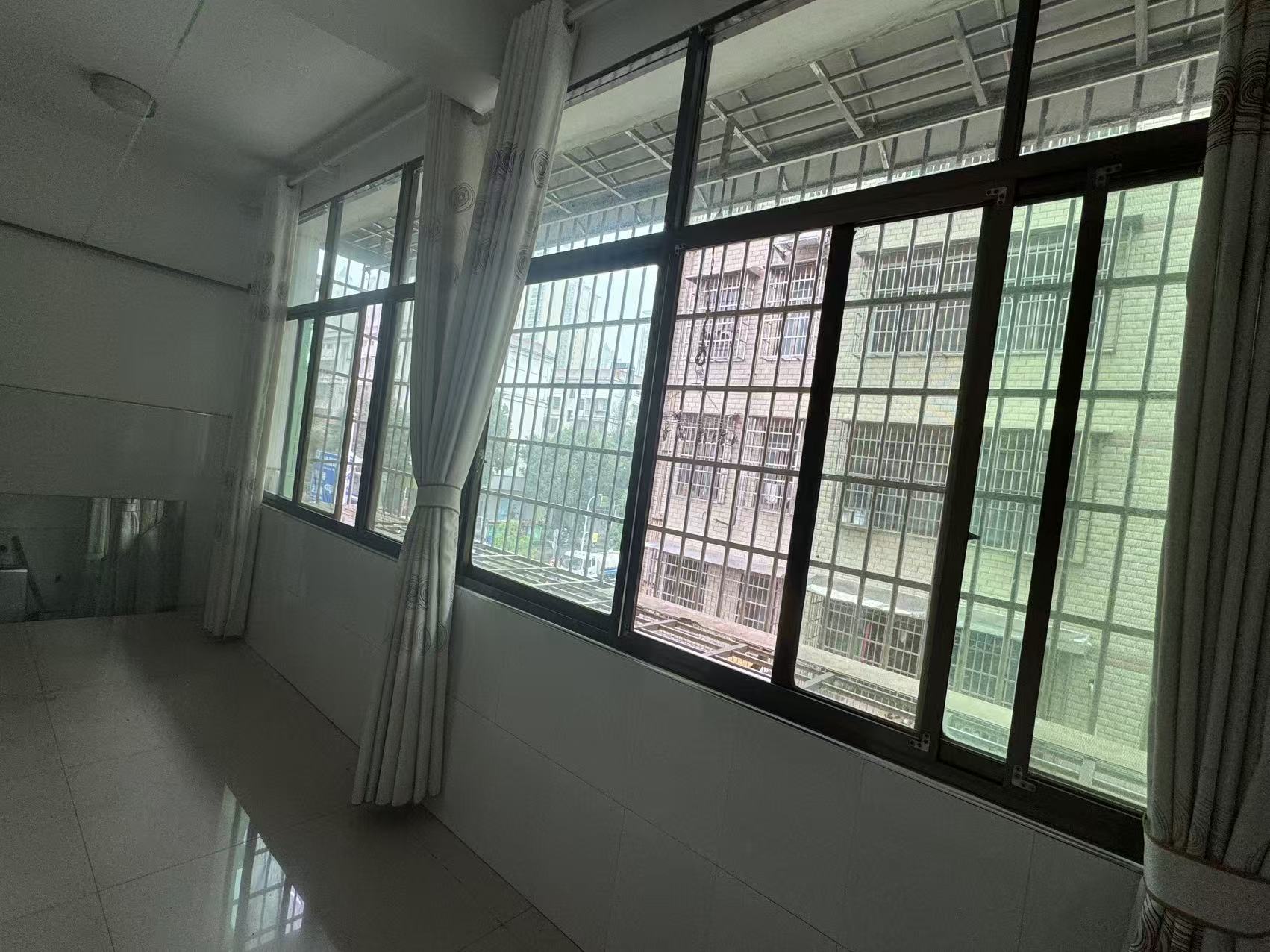 富桥市场  3室1厅2卫    1300.0元/月室内图