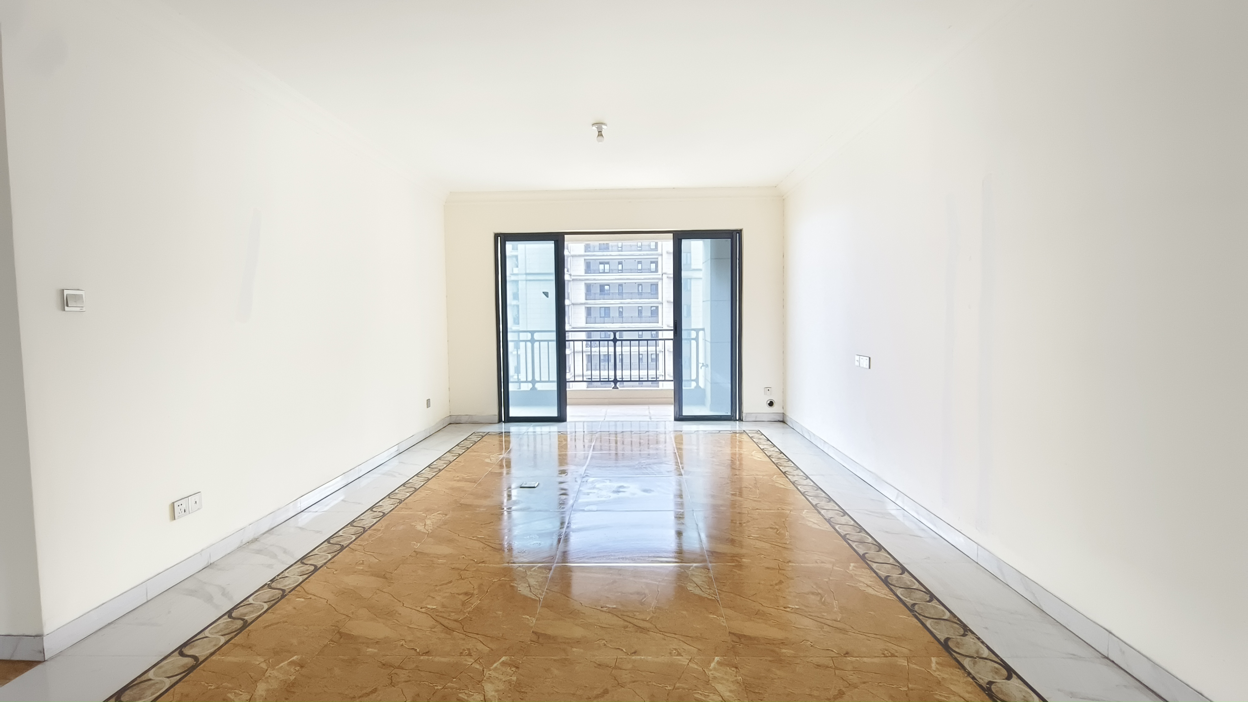 碧桂园梓山府  4室2厅1卫    82.0万室内图