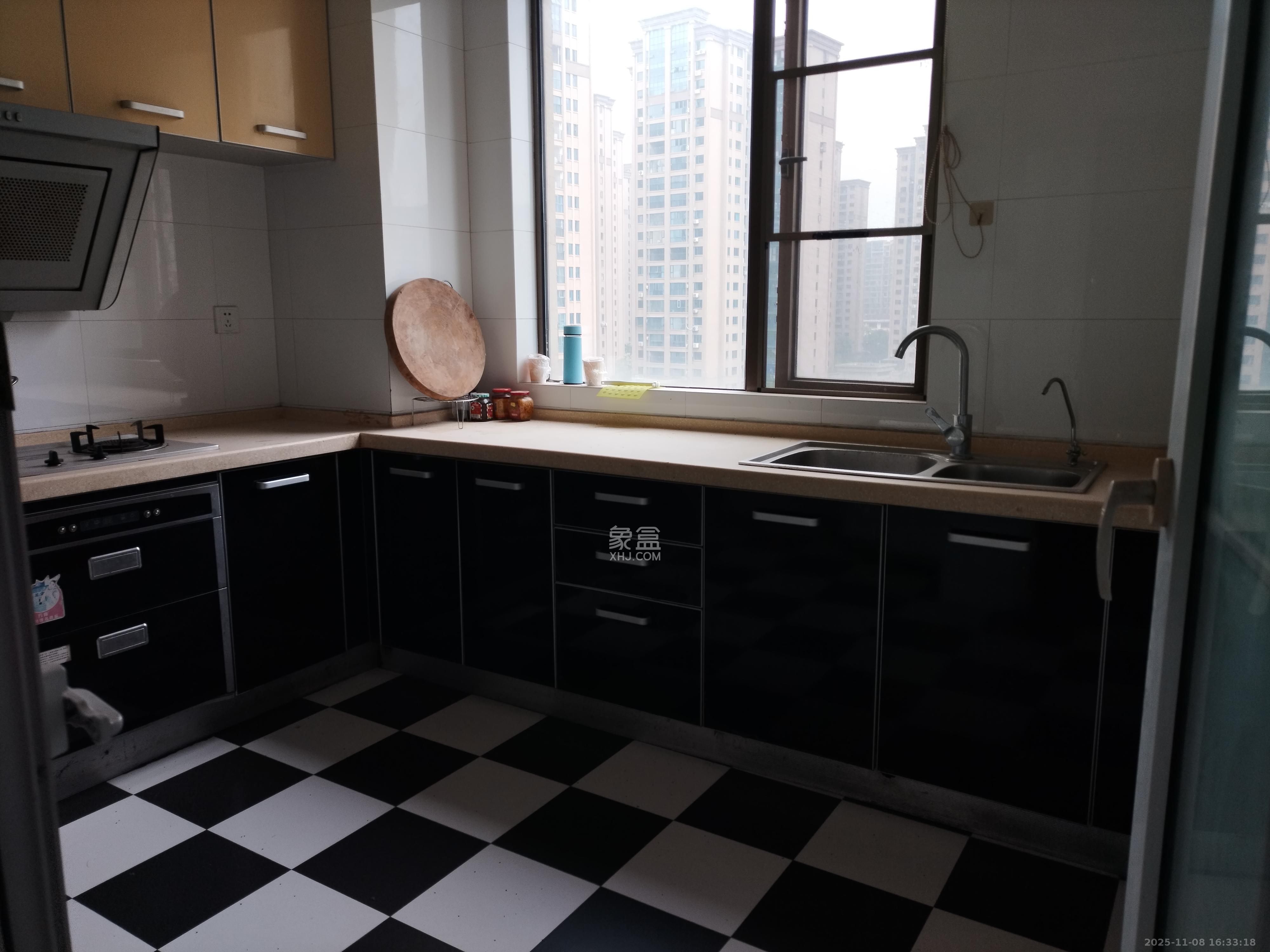 和馨佳园  4室2厅2卫    3200.0元/月室内图