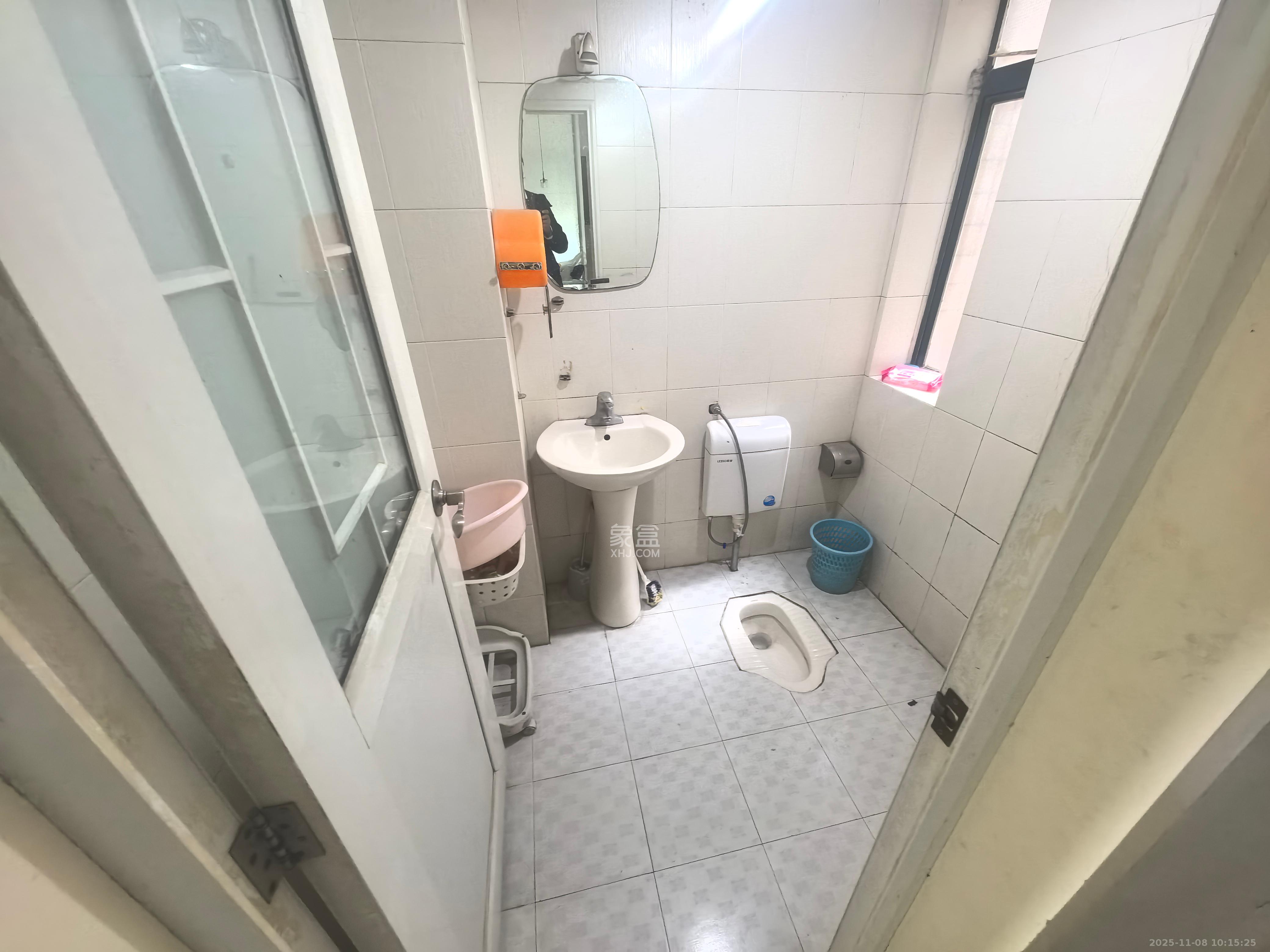 四季阳光花城  3室2厅1卫    3300.0元/月室内图