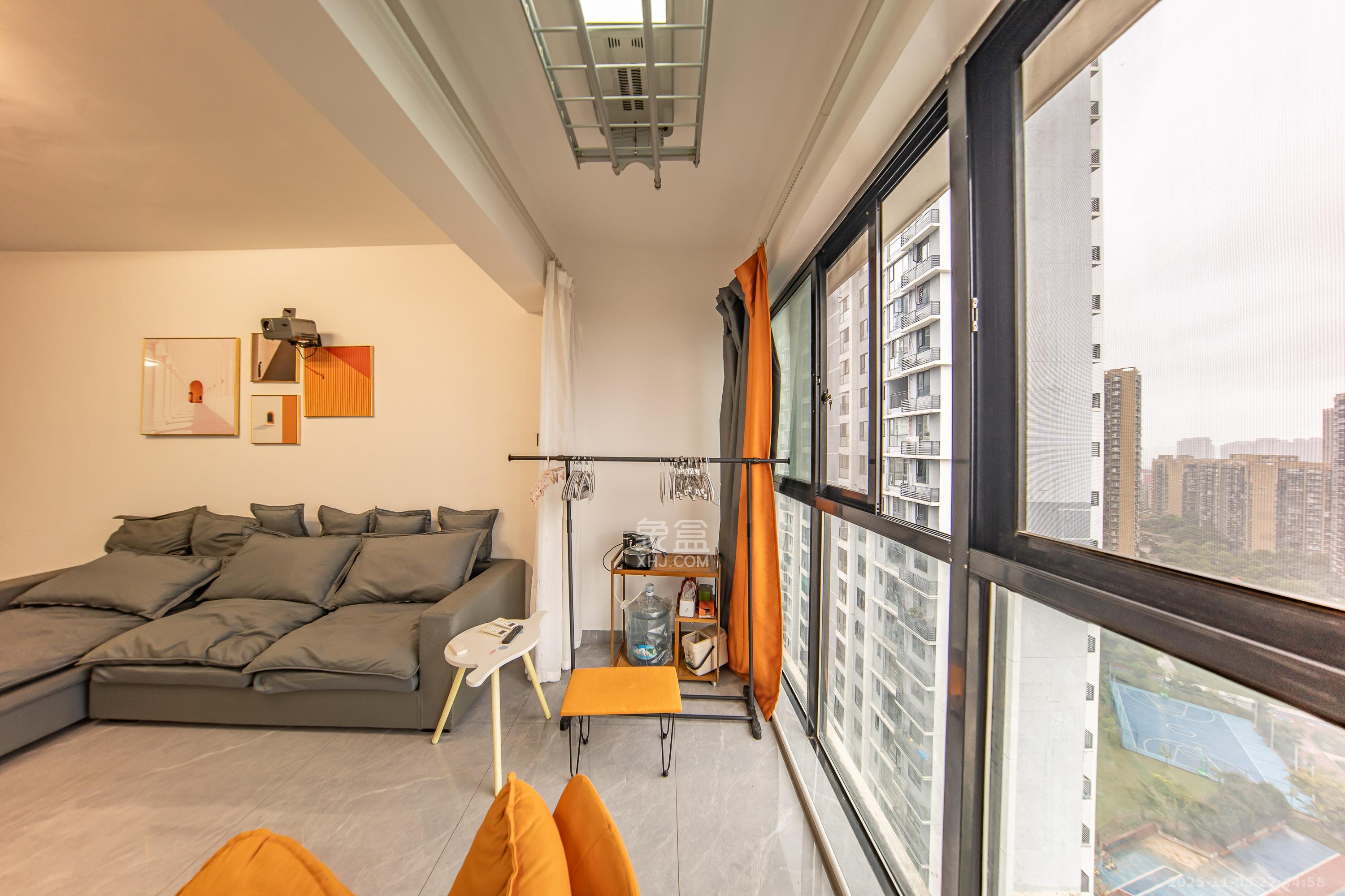 蔷薇国际 3室1厅1卫 70.0万 蔷薇国际 3室1厅1卫 70.0万阳台